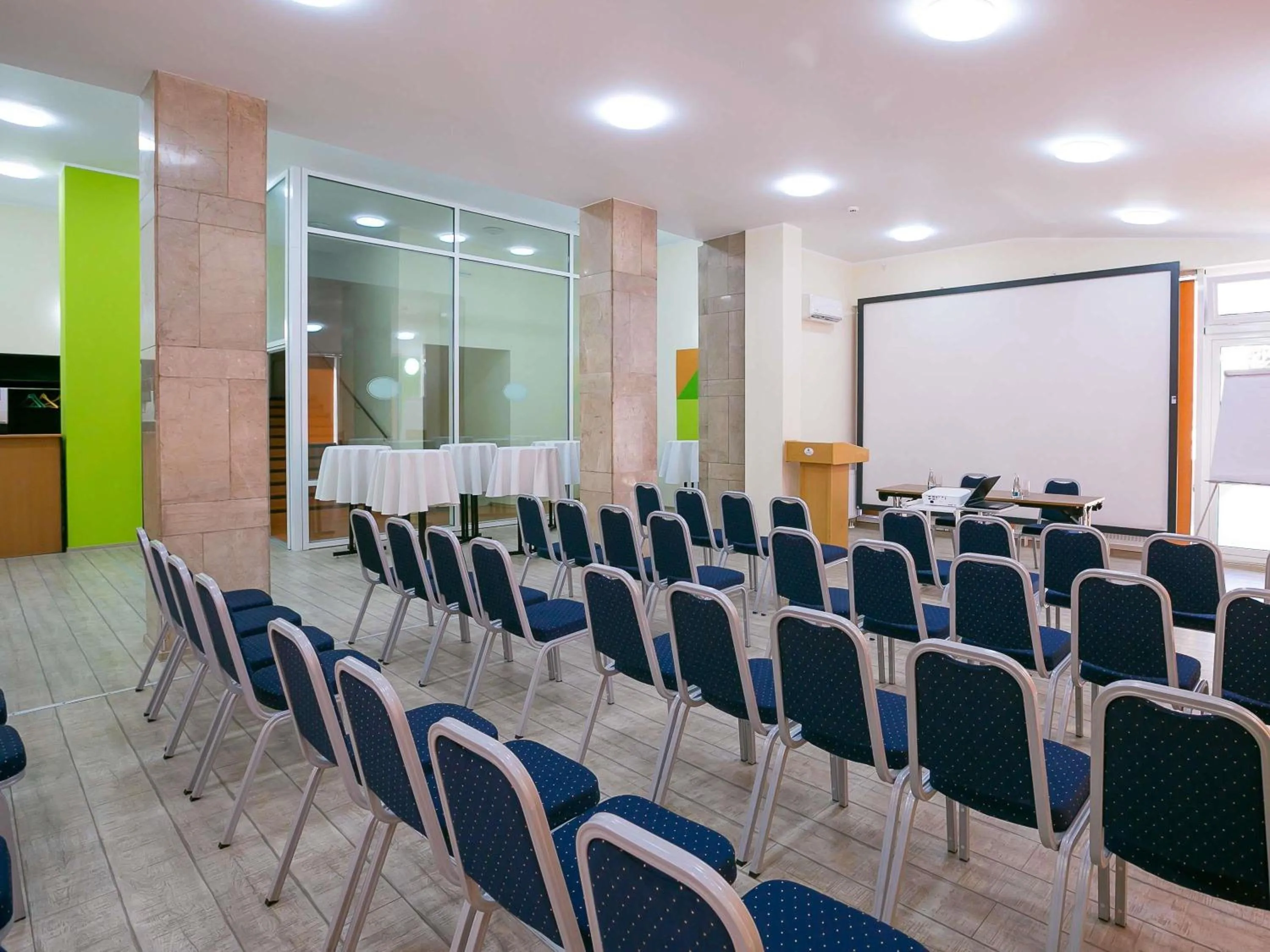 Meeting/conference room in ibis Styles Dunarea Galati