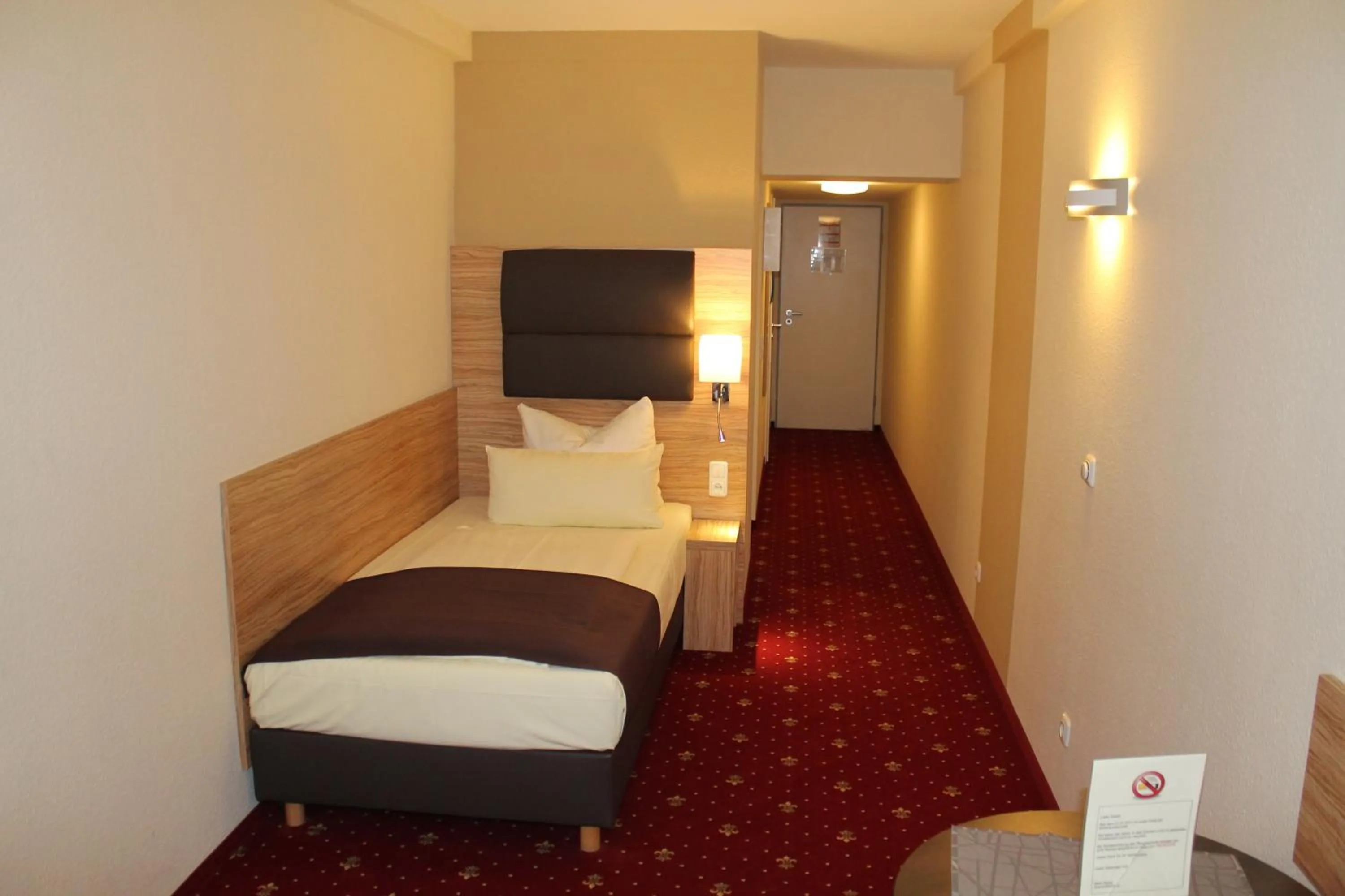 Photo of the whole room, Bed in Hotel Harburger Hof