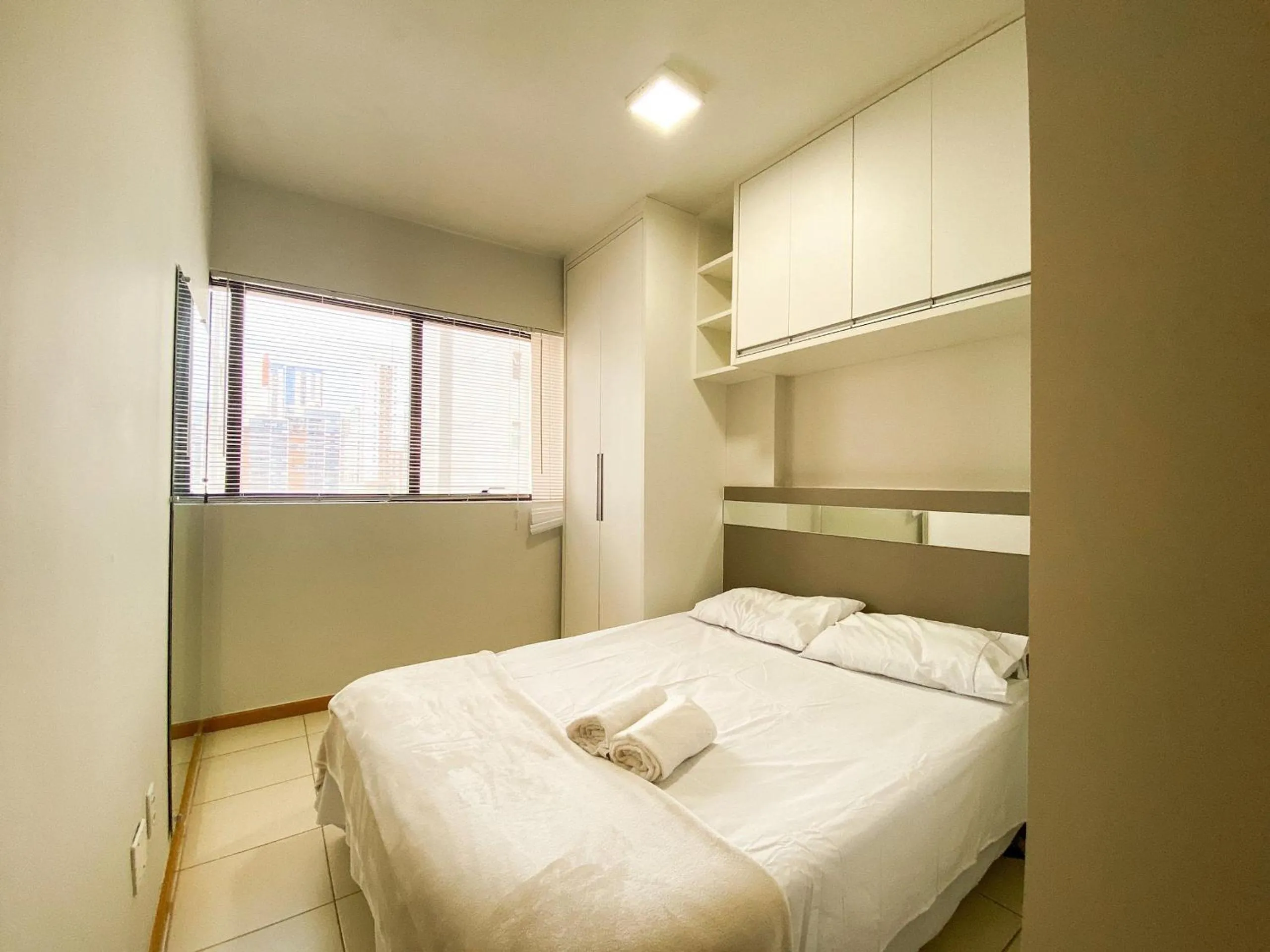 Bedroom, Bed in Ao lado do Metrô e Shopping (1Qto)