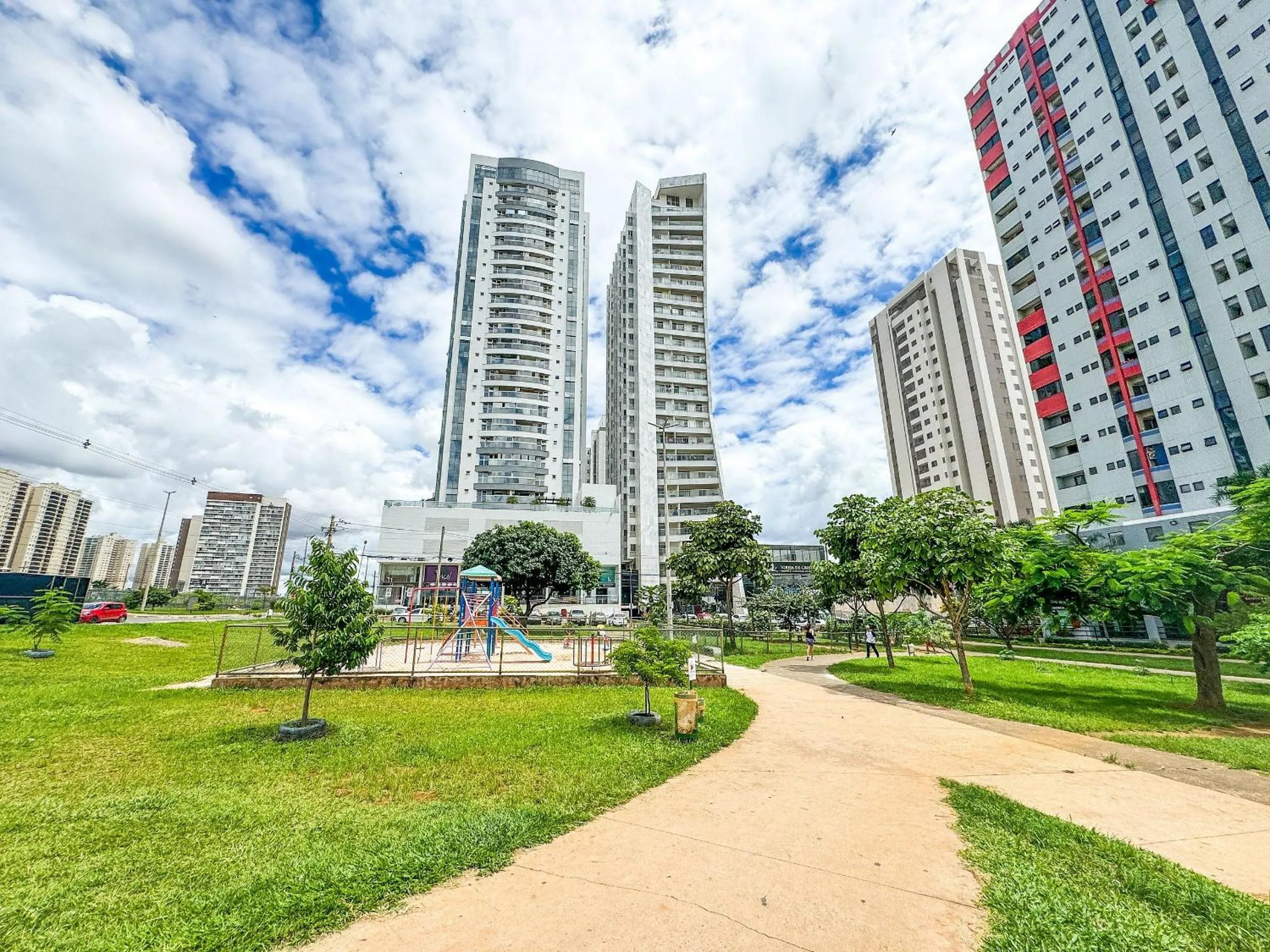 Off site in Ao lado do Metrô e Shopping (1Qto)