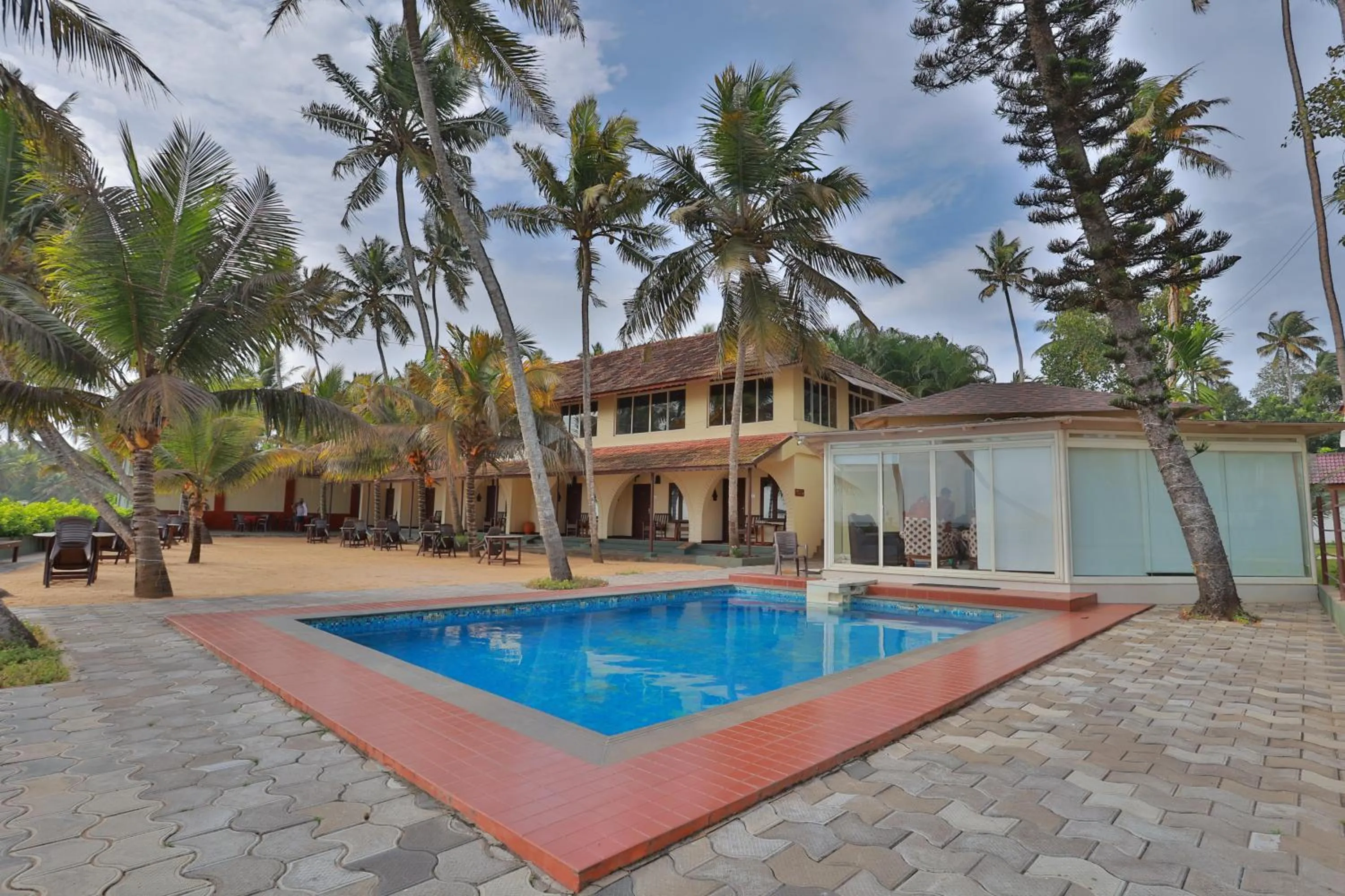 Swimming pool in Lagoona Beach Resort, Kovalam