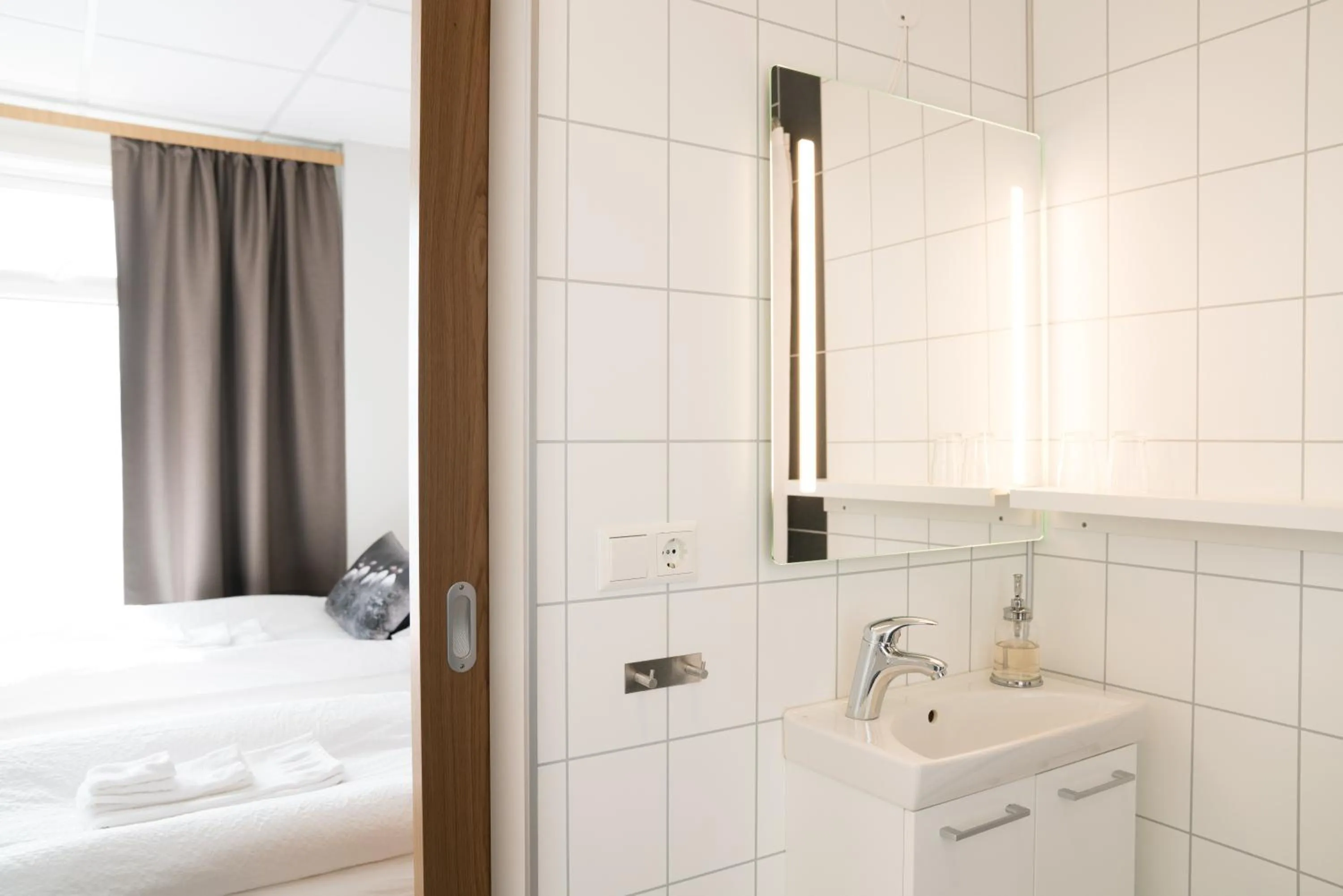 Bathroom, Bed in Hotel West