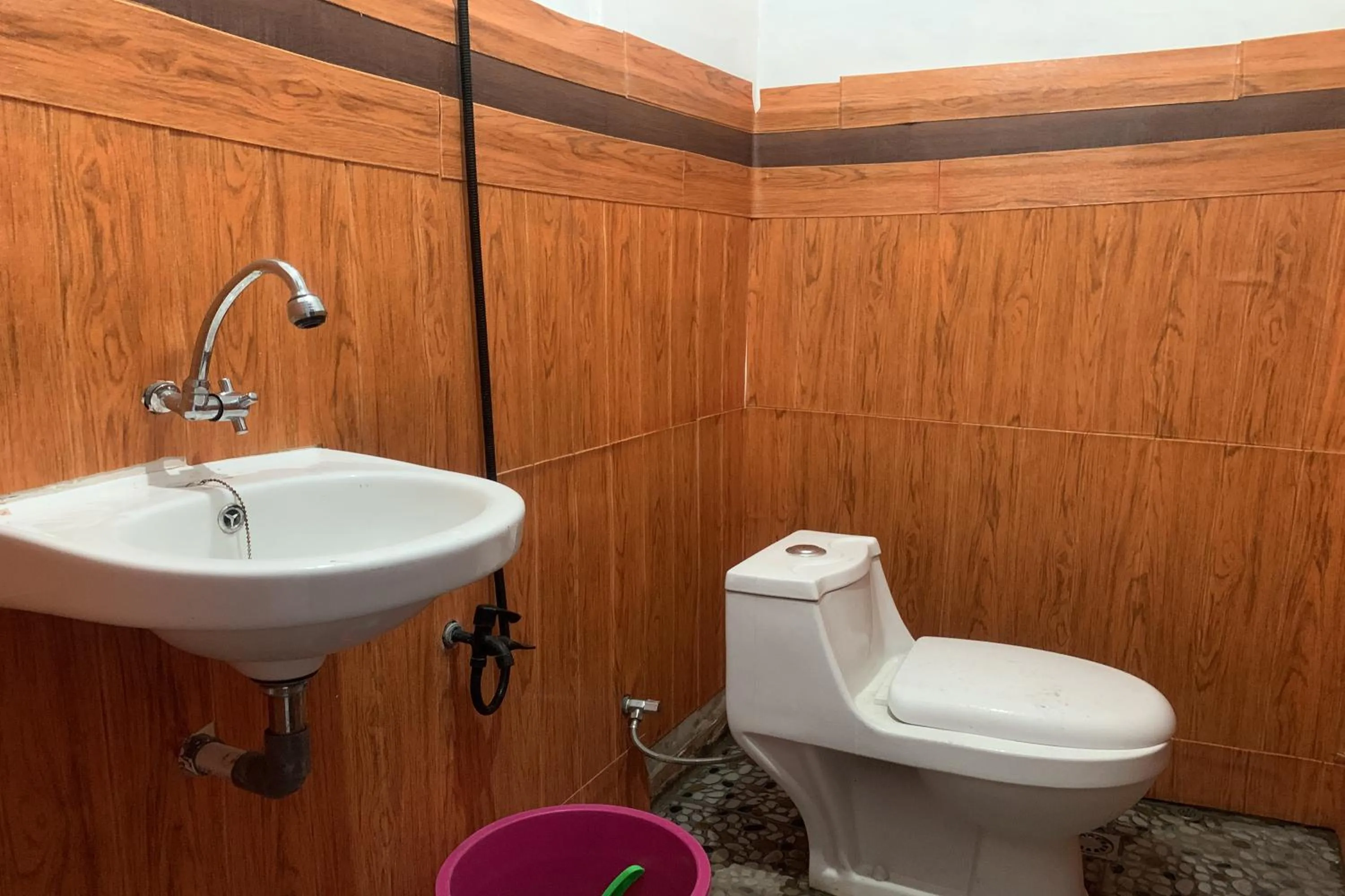 Toilet in Mozza guest house