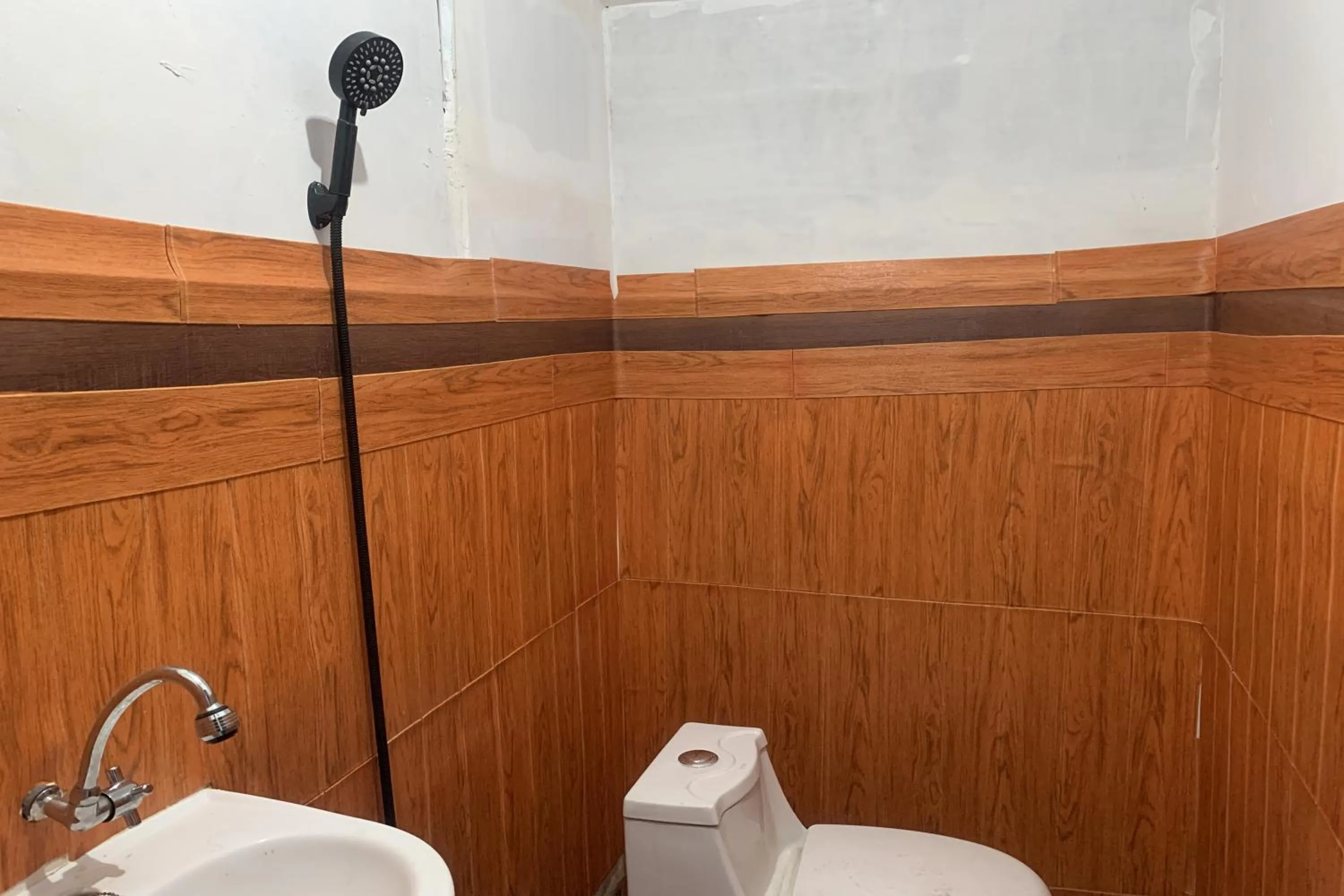 Shower in Mozza guest house