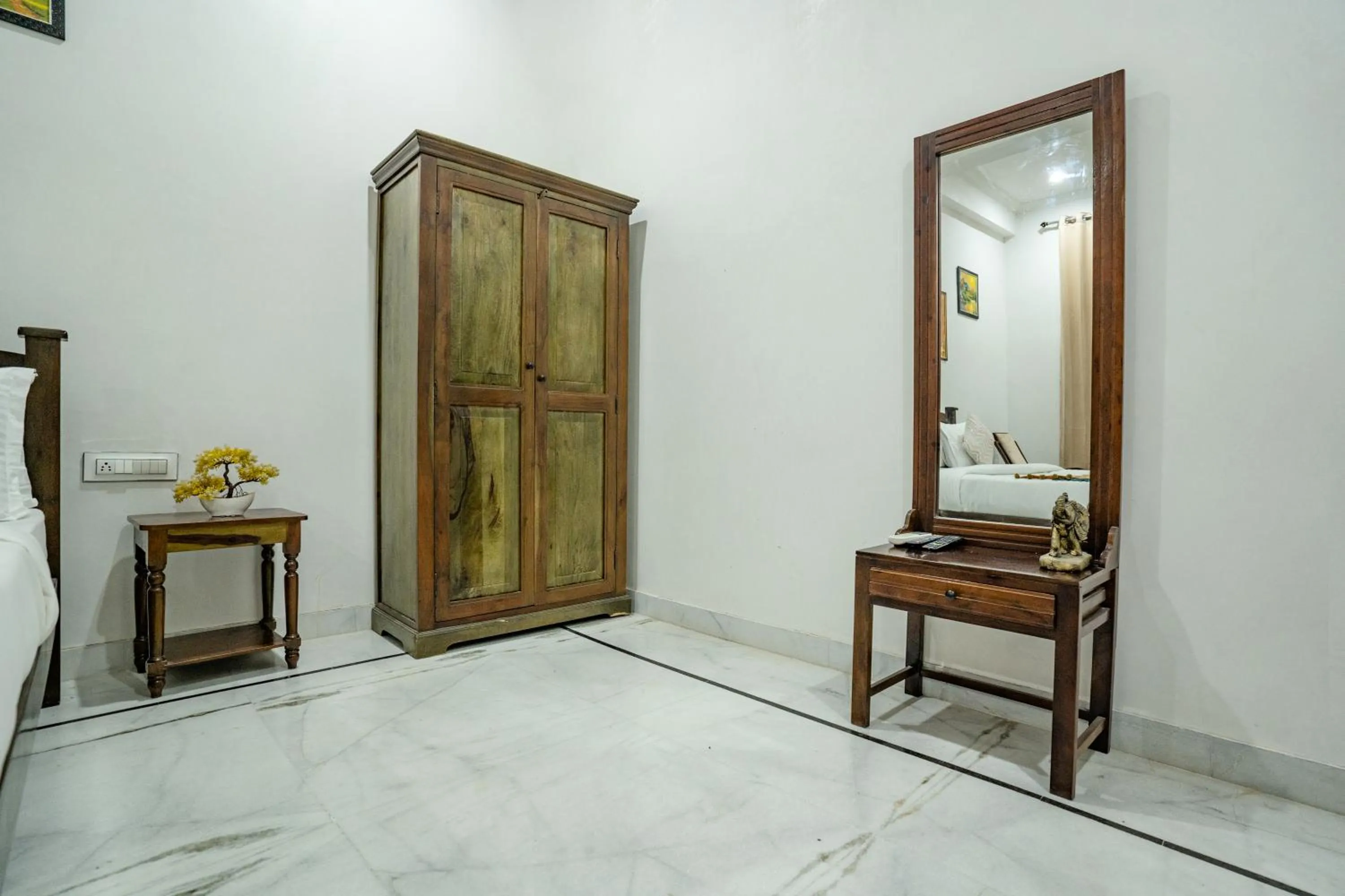 wardrobe in Villa Tha Gadh Bansiya