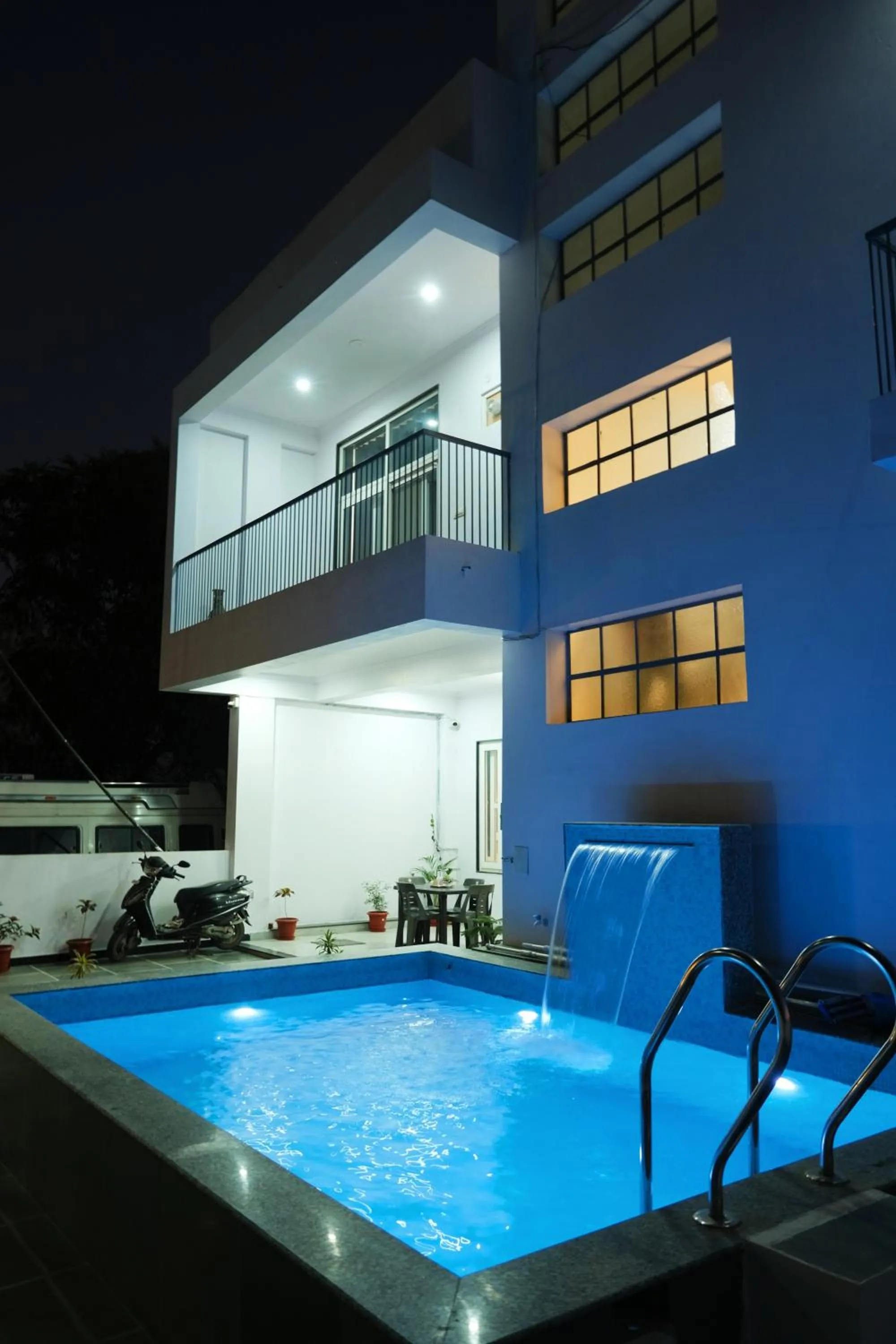 Swimming pool in Villa Tha Gadh Bansiya