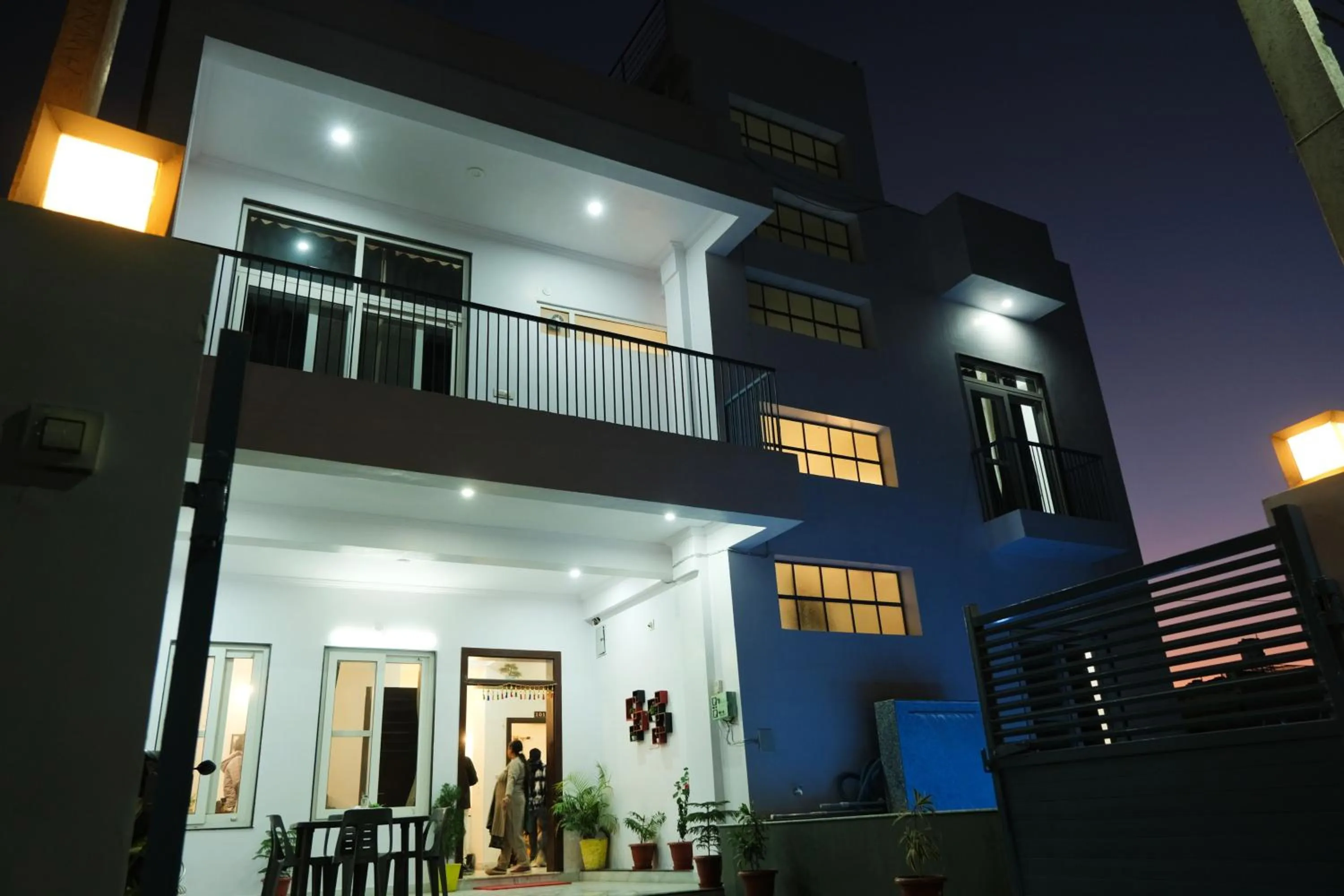 Facade/entrance in Villa Tha Gadh Bansiya