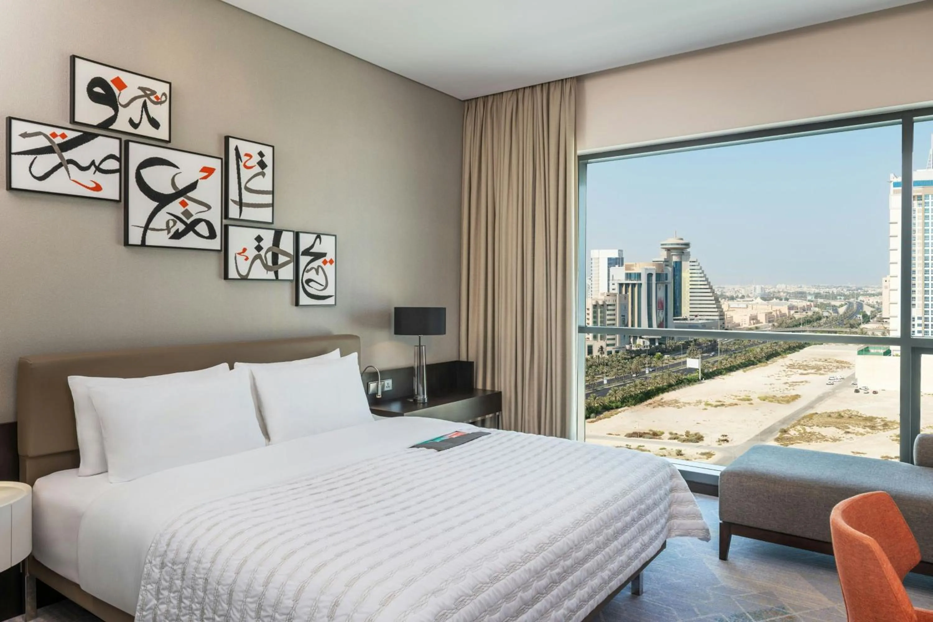 Photo of the whole room, Bed in Le Meridien City Centre Bahrain