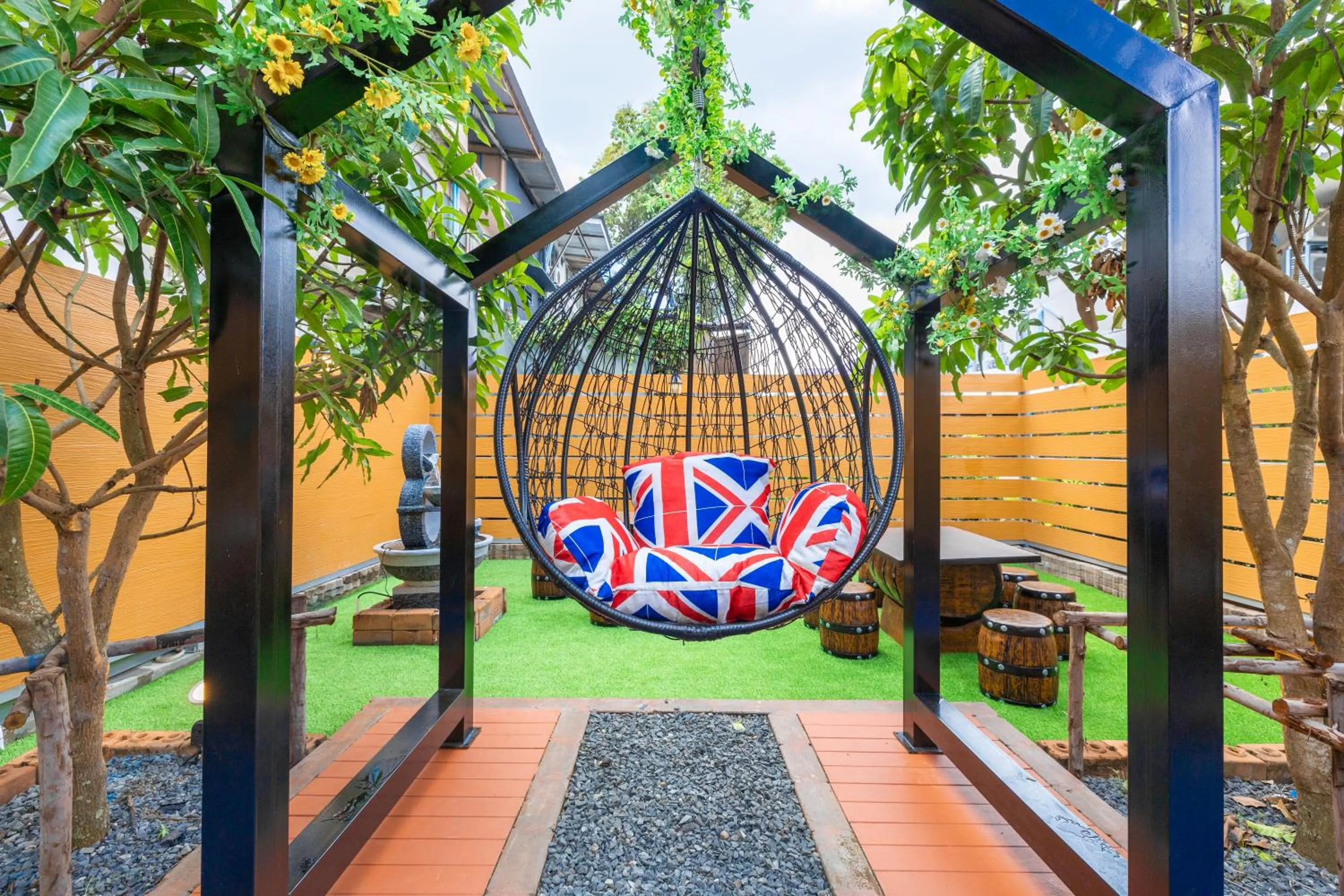 Garden in Marco Polo Phuket Poshtel & Bistro