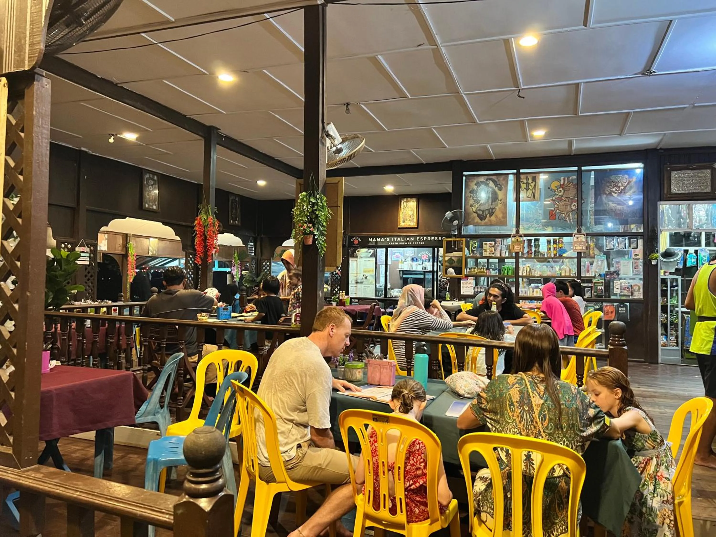 Restaurant/places to eat in Mama's Chalet Pulau Perhentian Besar