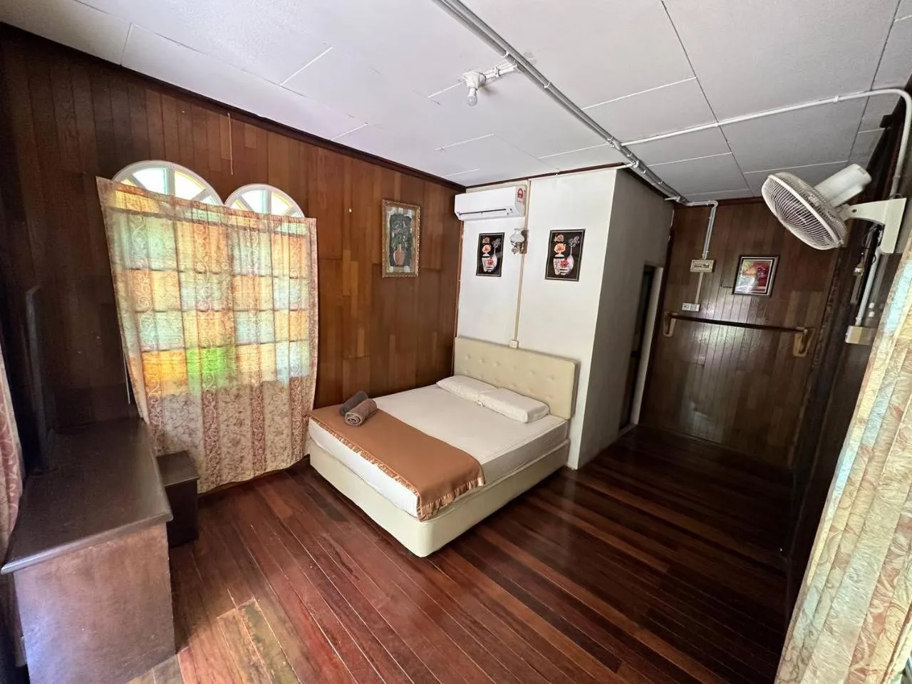 Bed in Mama's Chalet Pulau Perhentian Besar