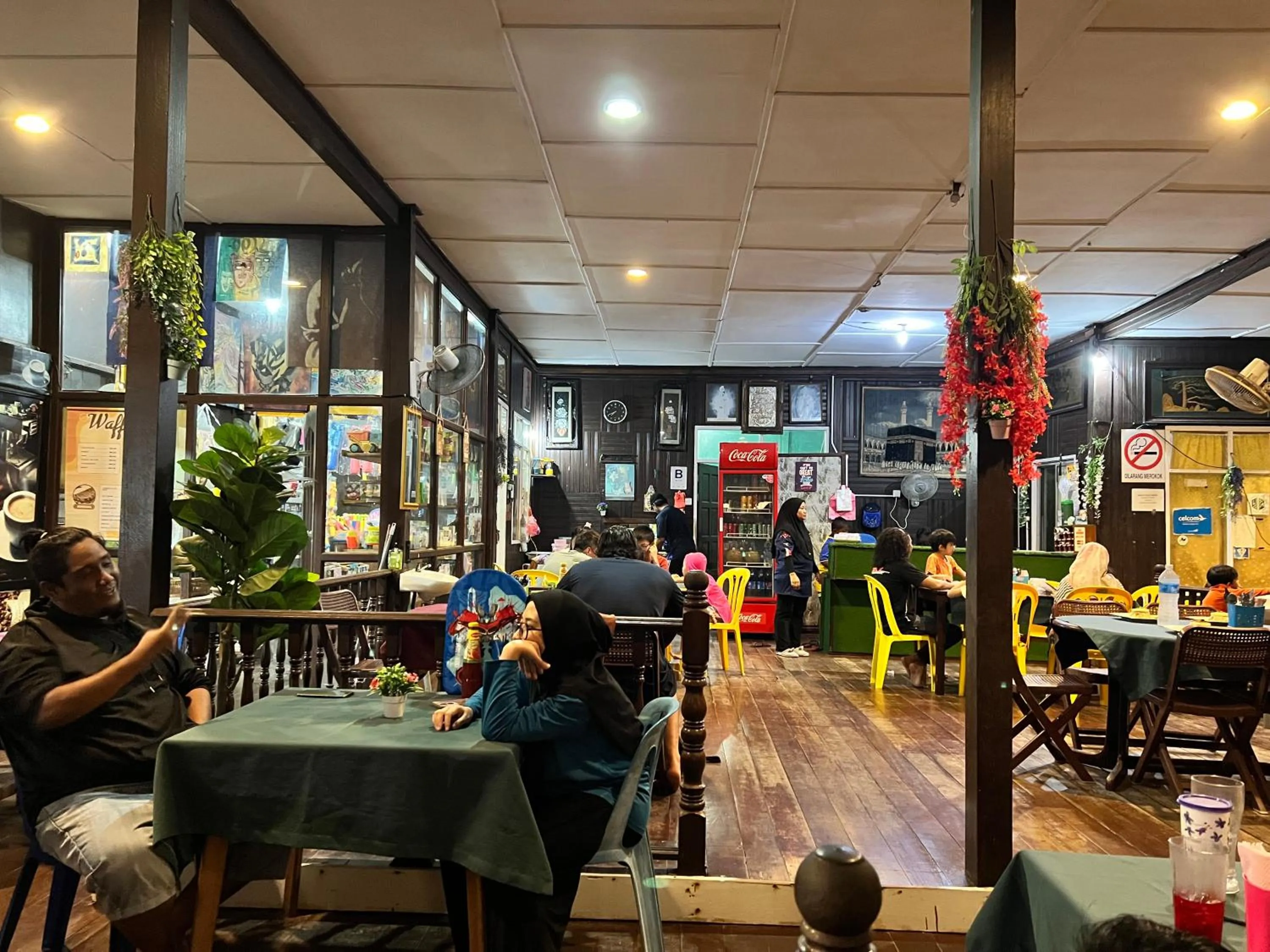 Restaurant/places to eat in Mama's Chalet Pulau Perhentian Besar