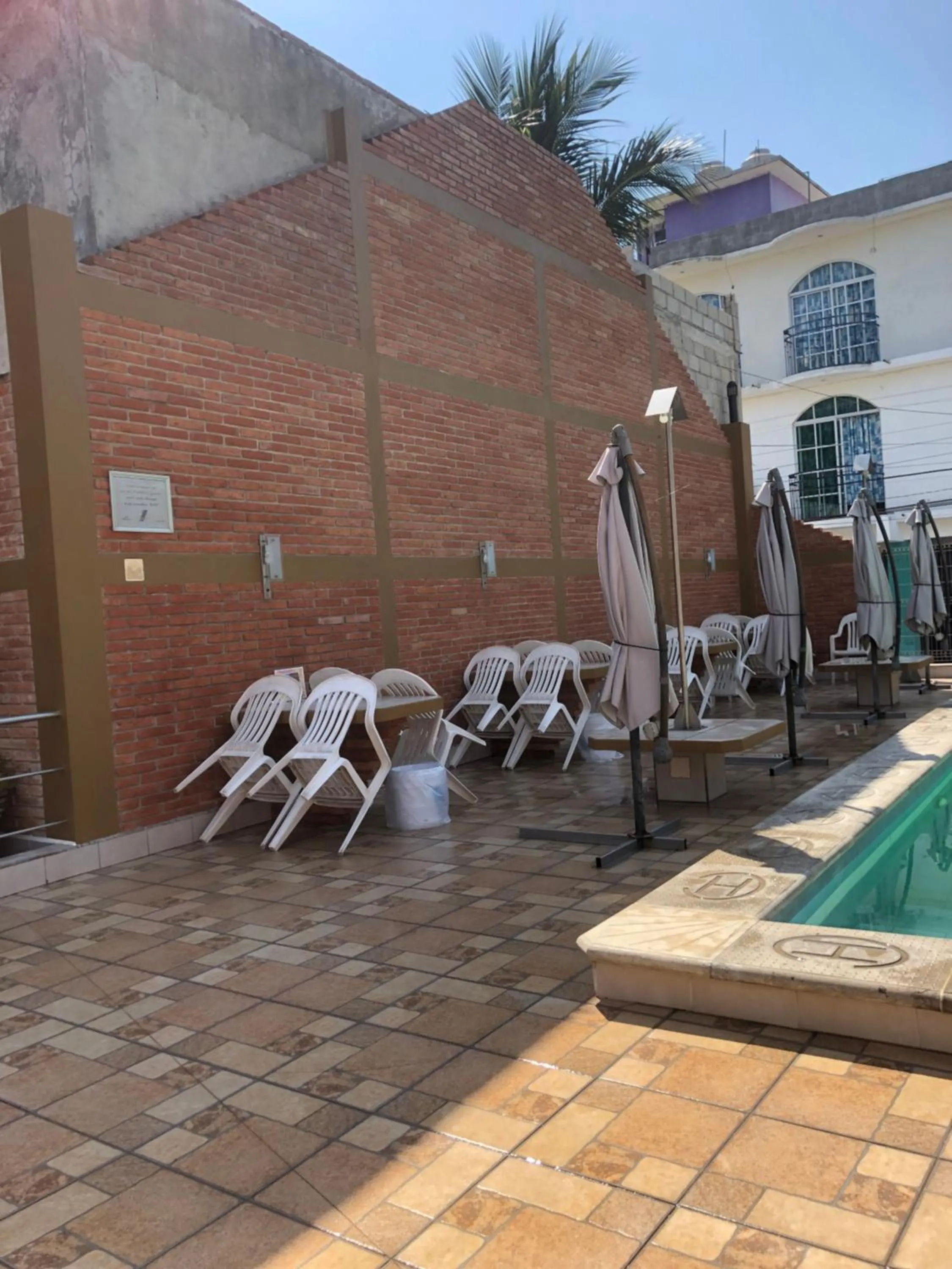 Swimming pool in Hotel Catala