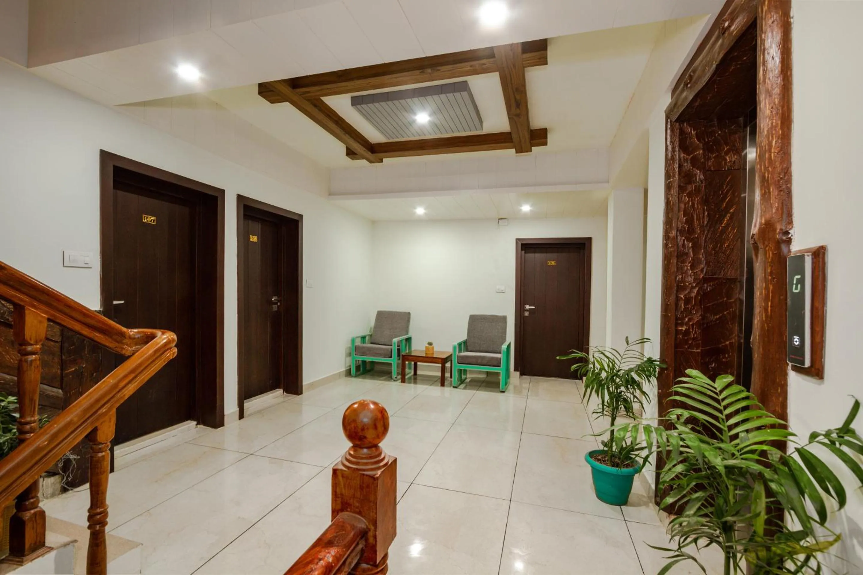 Seating area in Tripli Hotels Drilbu Manali