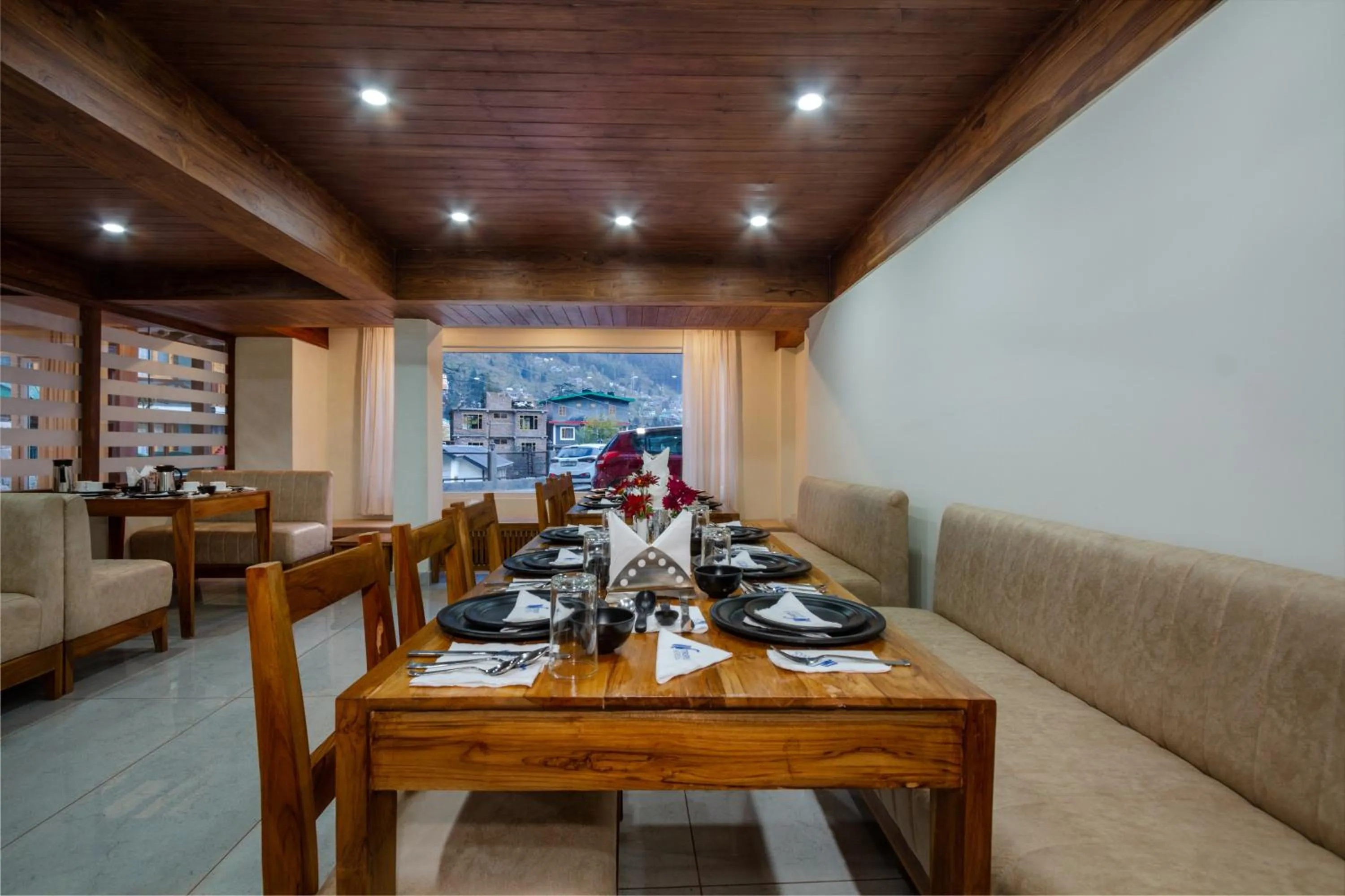 Restaurant/places to eat in Tripli Hotels Drilbu Manali