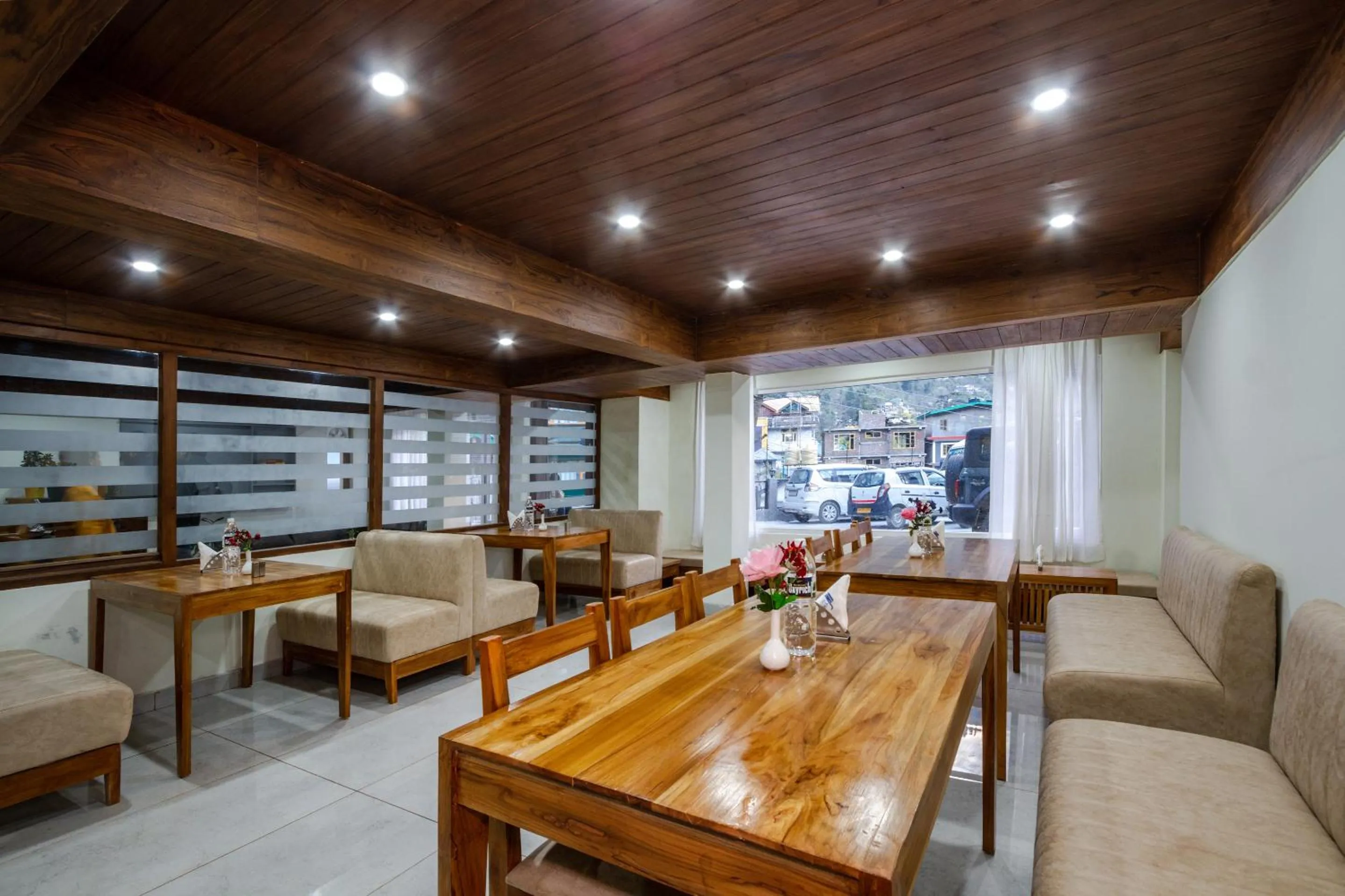 Restaurant/places to eat in Tripli Hotels Drilbu Manali