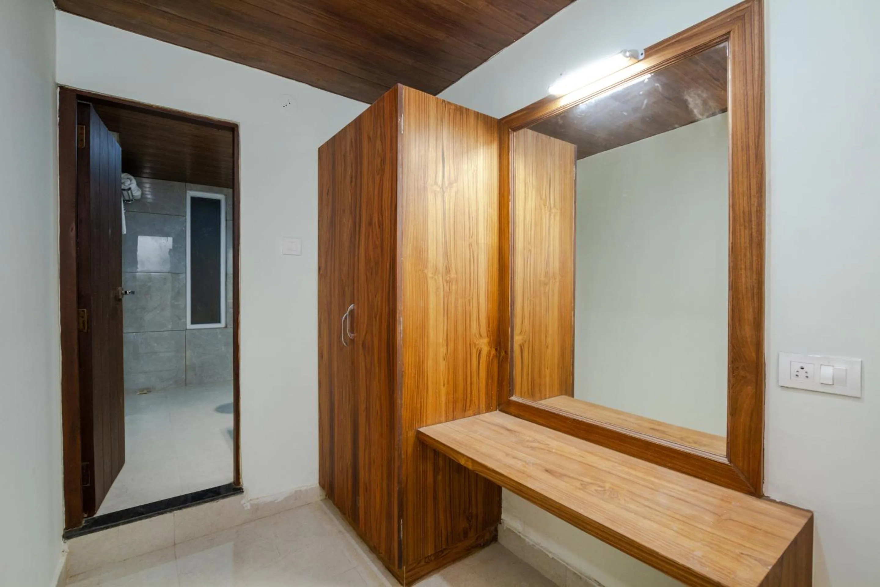 wardrobe in Tripli Hotels Drilbu Manali