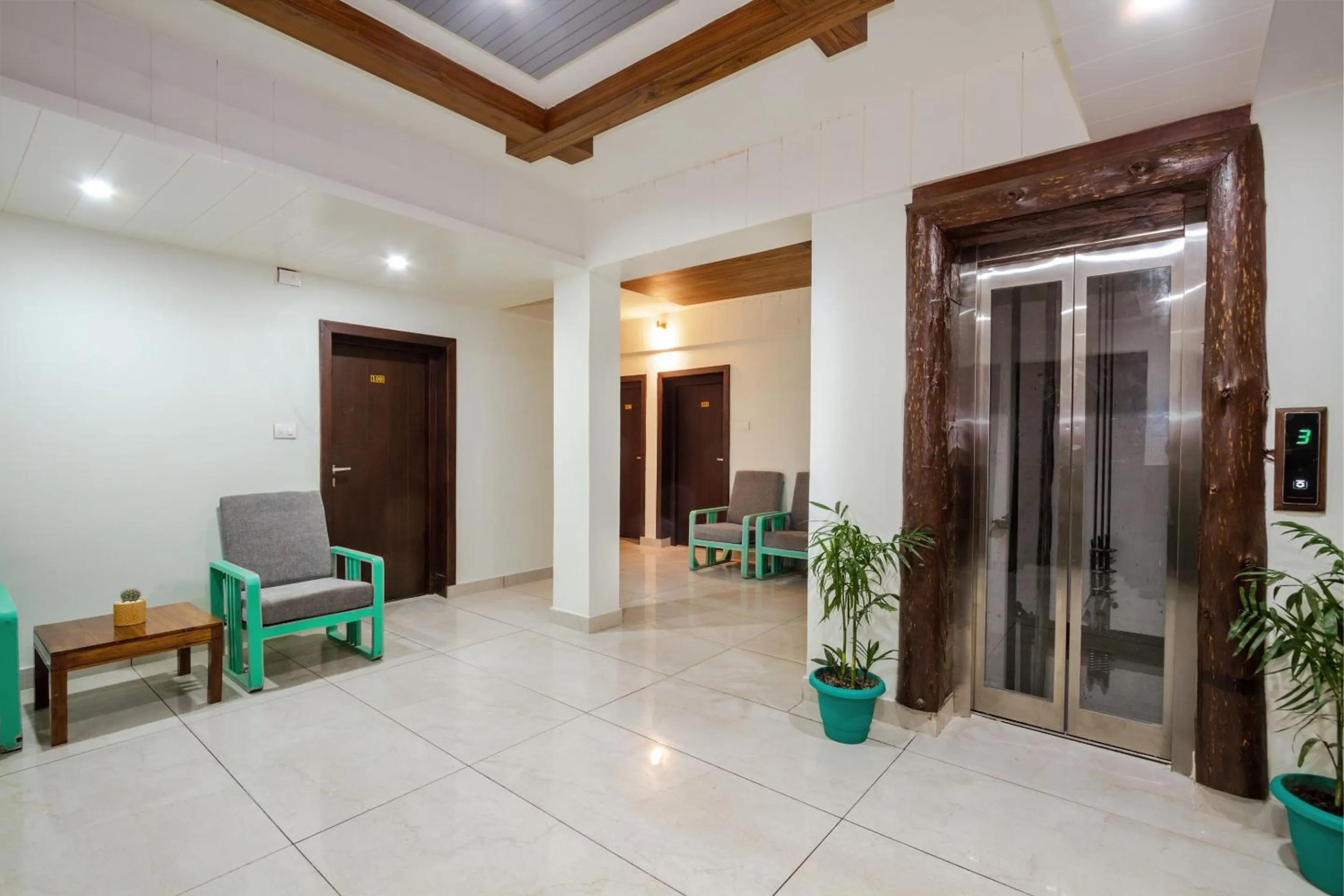 Seating area in Tripli Hotels Drilbu Manali