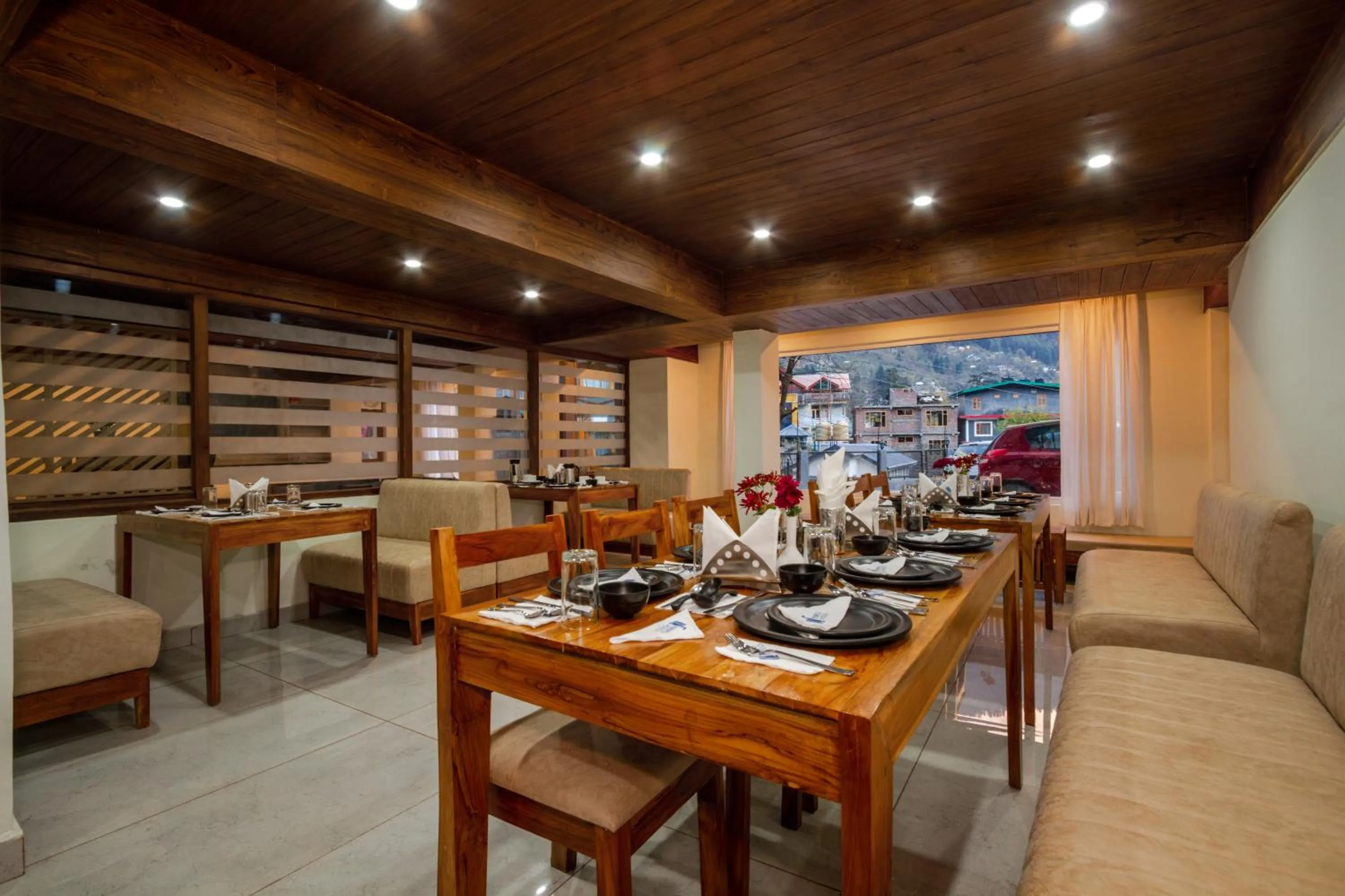 Restaurant/places to eat in Tripli Hotels Drilbu Manali