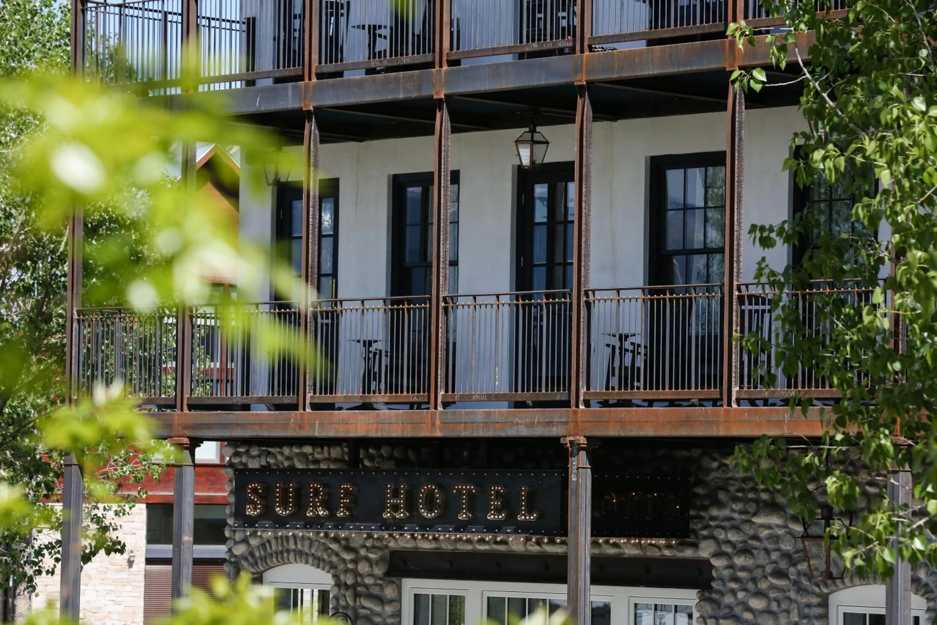 Property building in Surf Hotel & Chateau