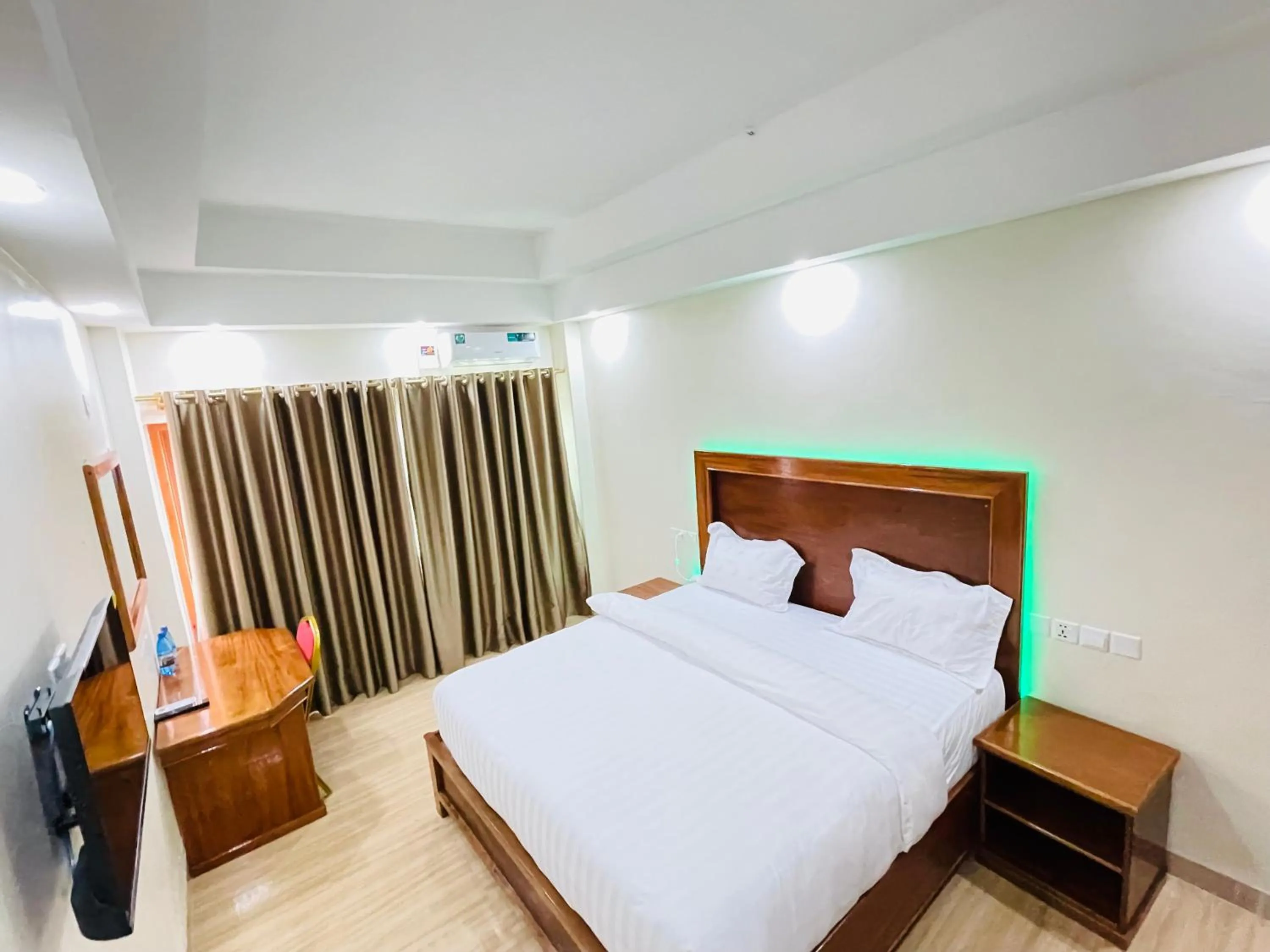 TV and multimedia in Pulickal Heights Hotel