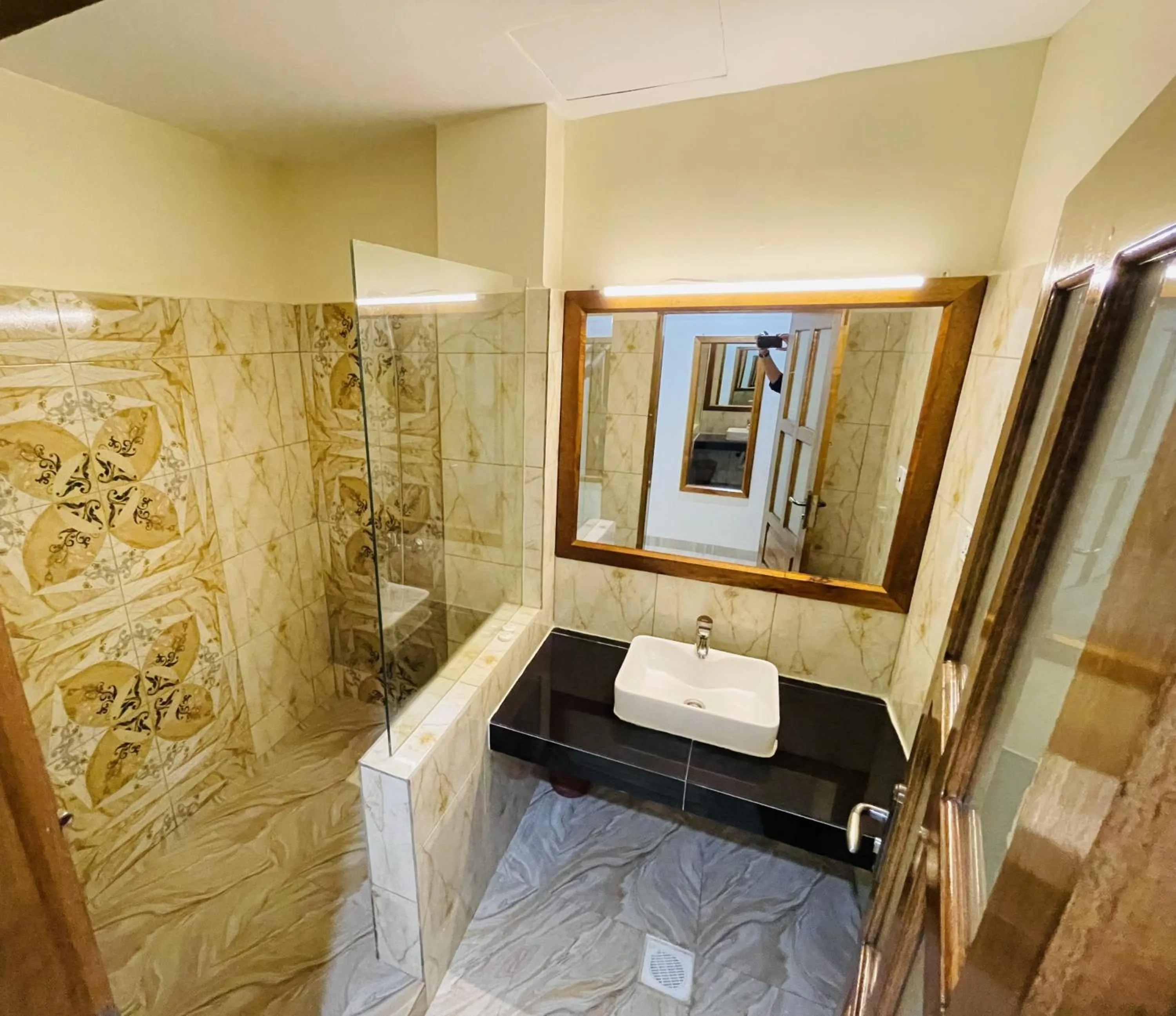 Pulickal Heights Hotel