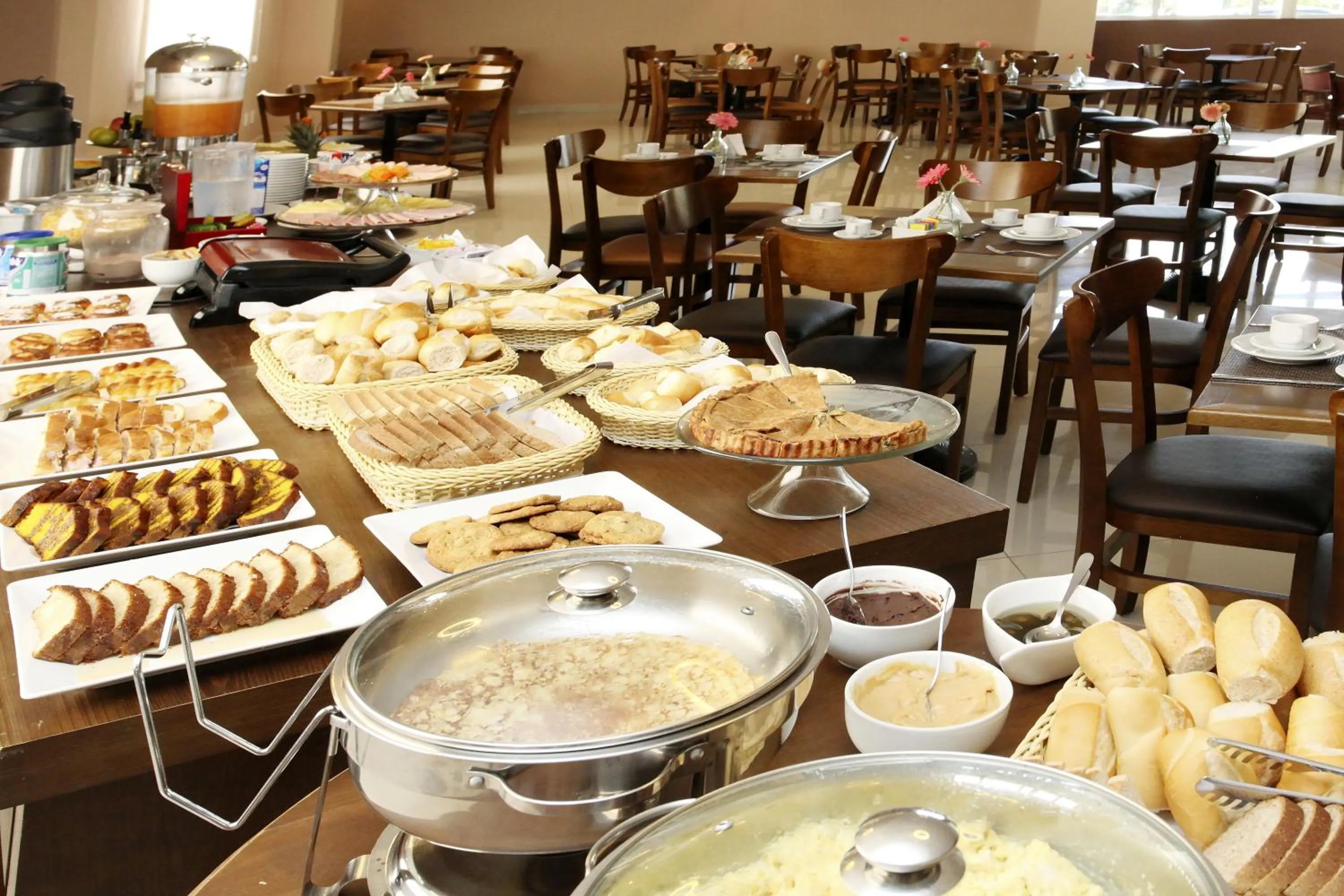 Restaurant/places to eat in Ipe Center Hotel