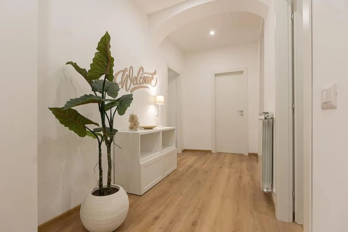 Colosseum Holidays - Three-Bedroom Apartment