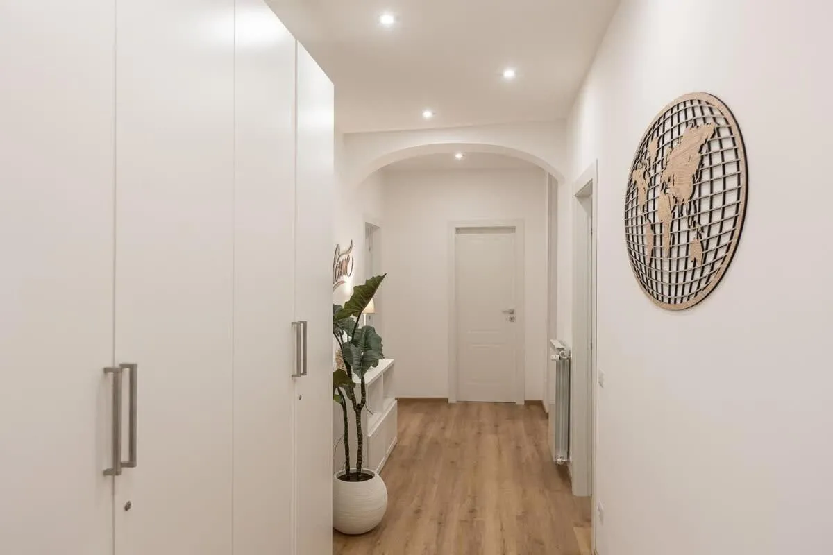 Colosseum Holidays - Three-Bedroom Apartment