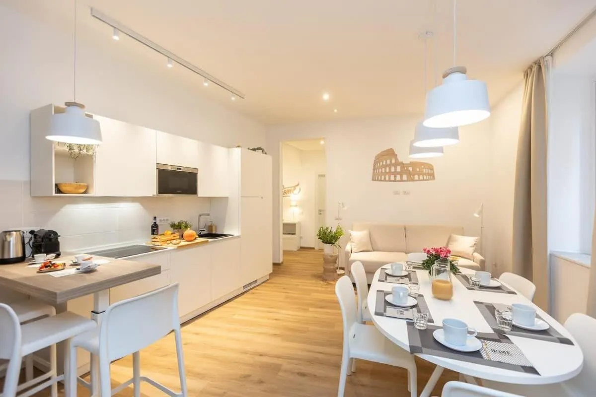 Colosseum Holidays - Three-Bedroom Apartment