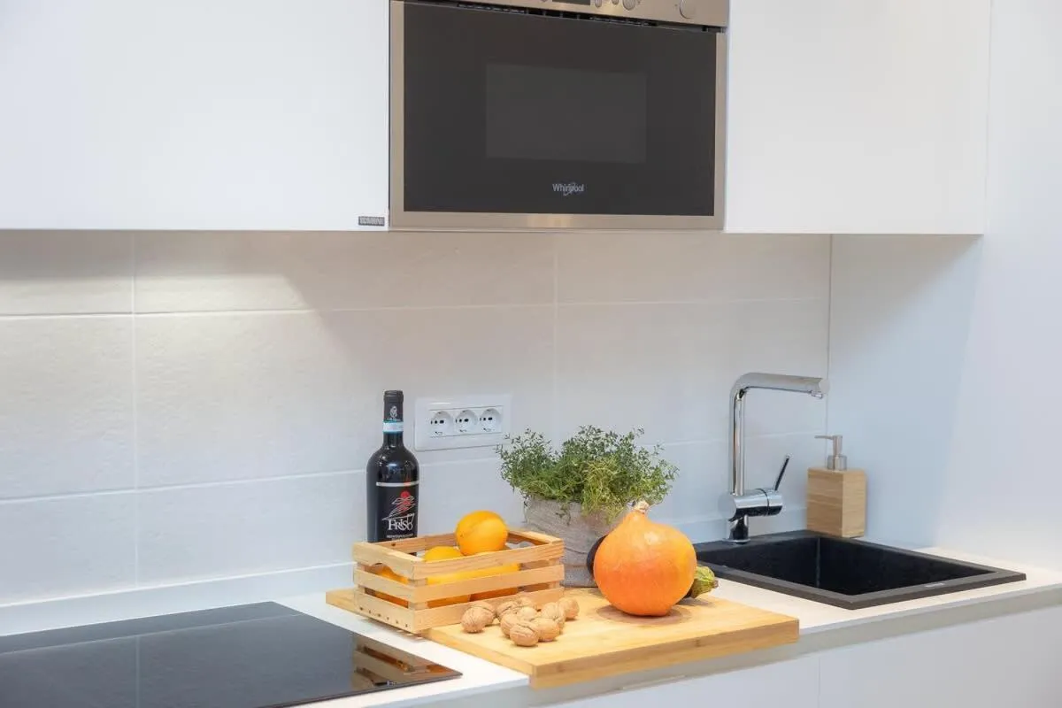 Colosseum Holidays - Three-Bedroom Apartment