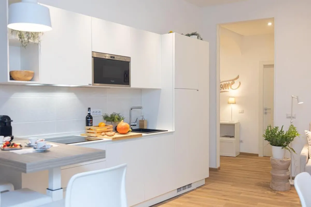 Colosseum Holidays - Three-Bedroom Apartment