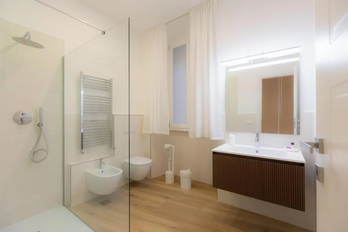 Colosseum Holidays - Three-Bedroom Apartment