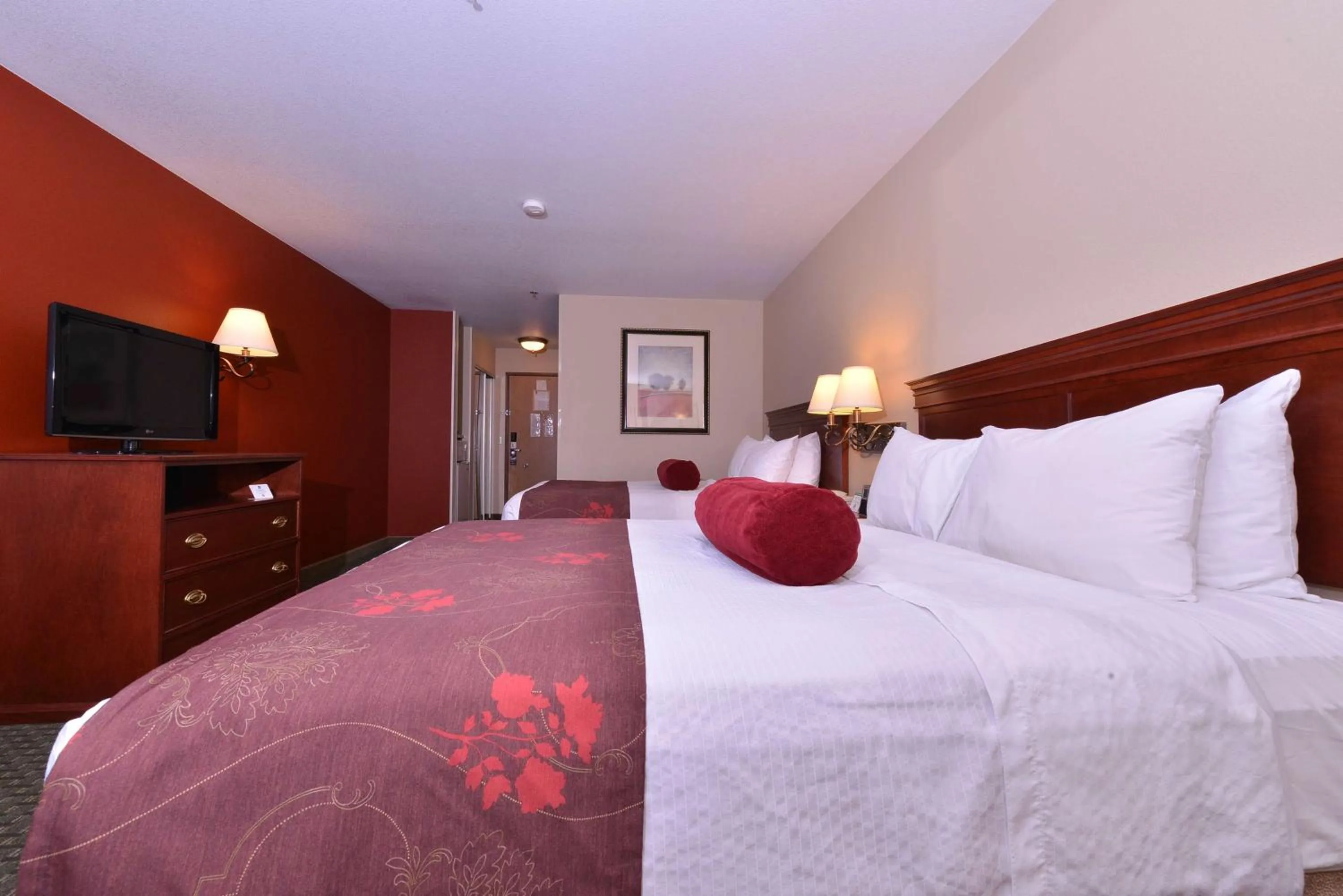 Photo of the whole room, Bed in Best Western Plus Rama Inn