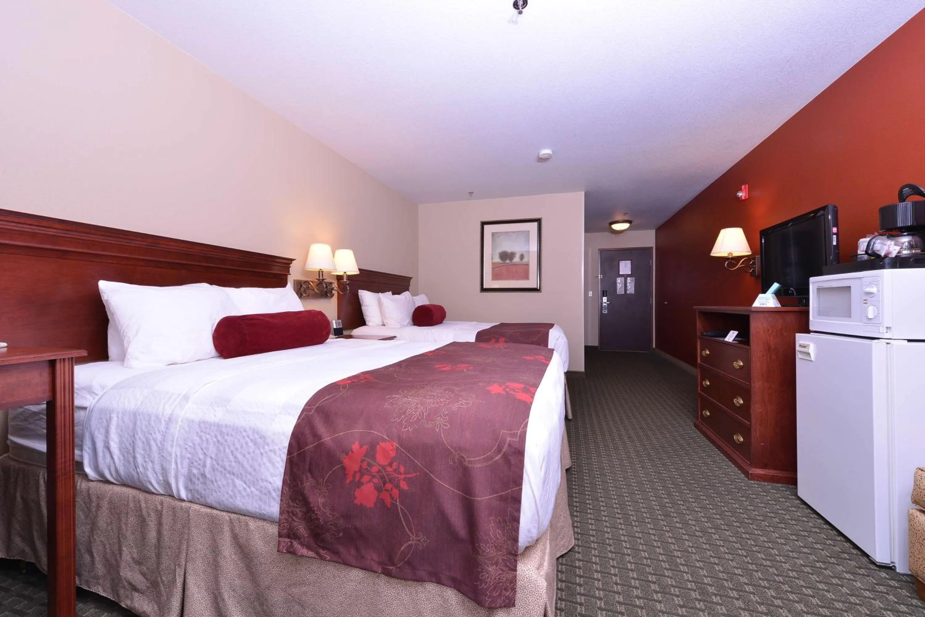 Photo of the whole room, Bed in Best Western Plus Rama Inn