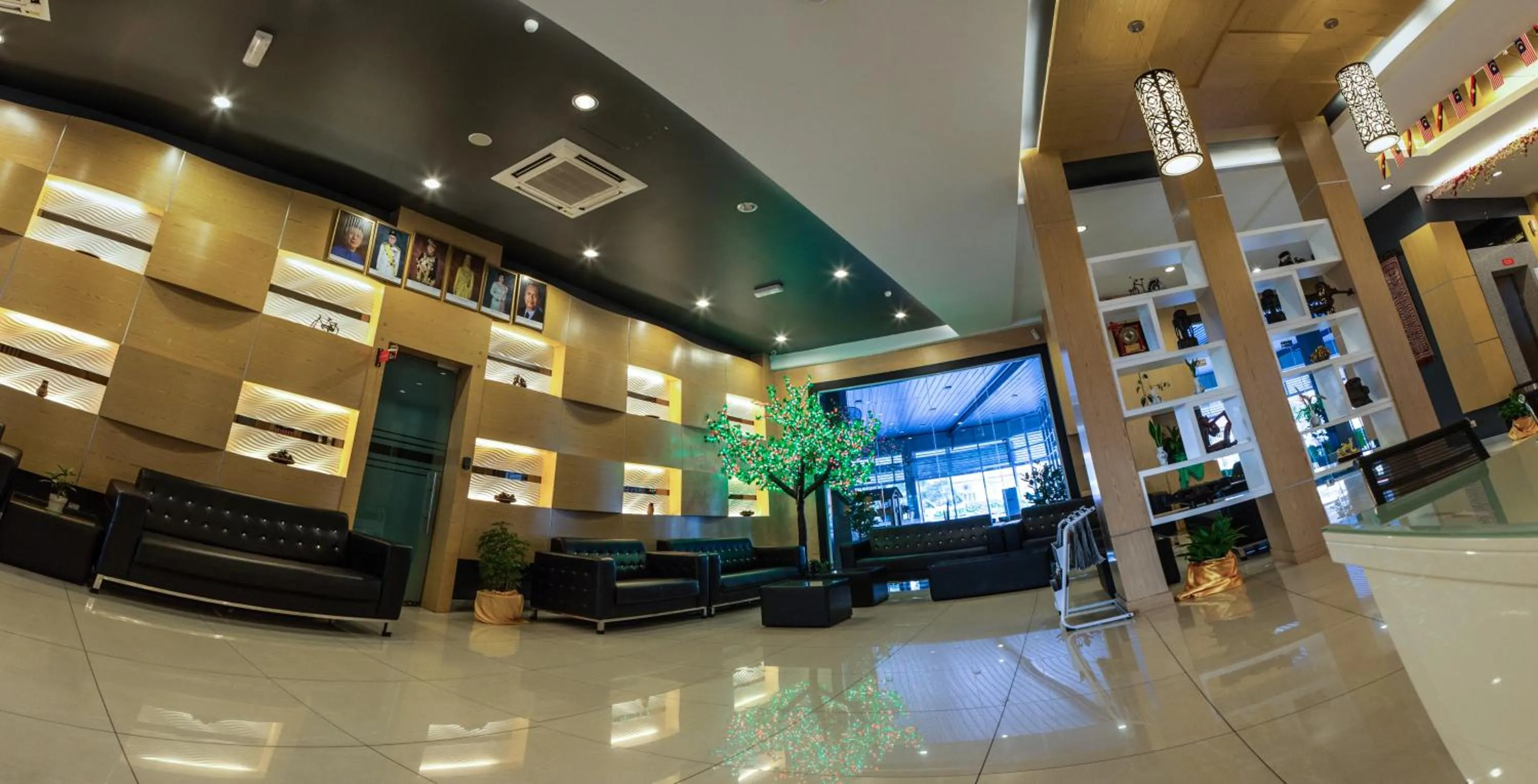 Lobby or reception in Paragon Lutong Hotel