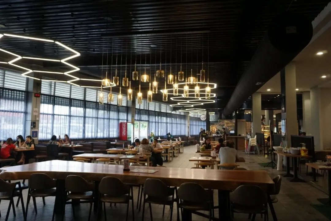 Food and drinks in Paragon Lutong Hotel