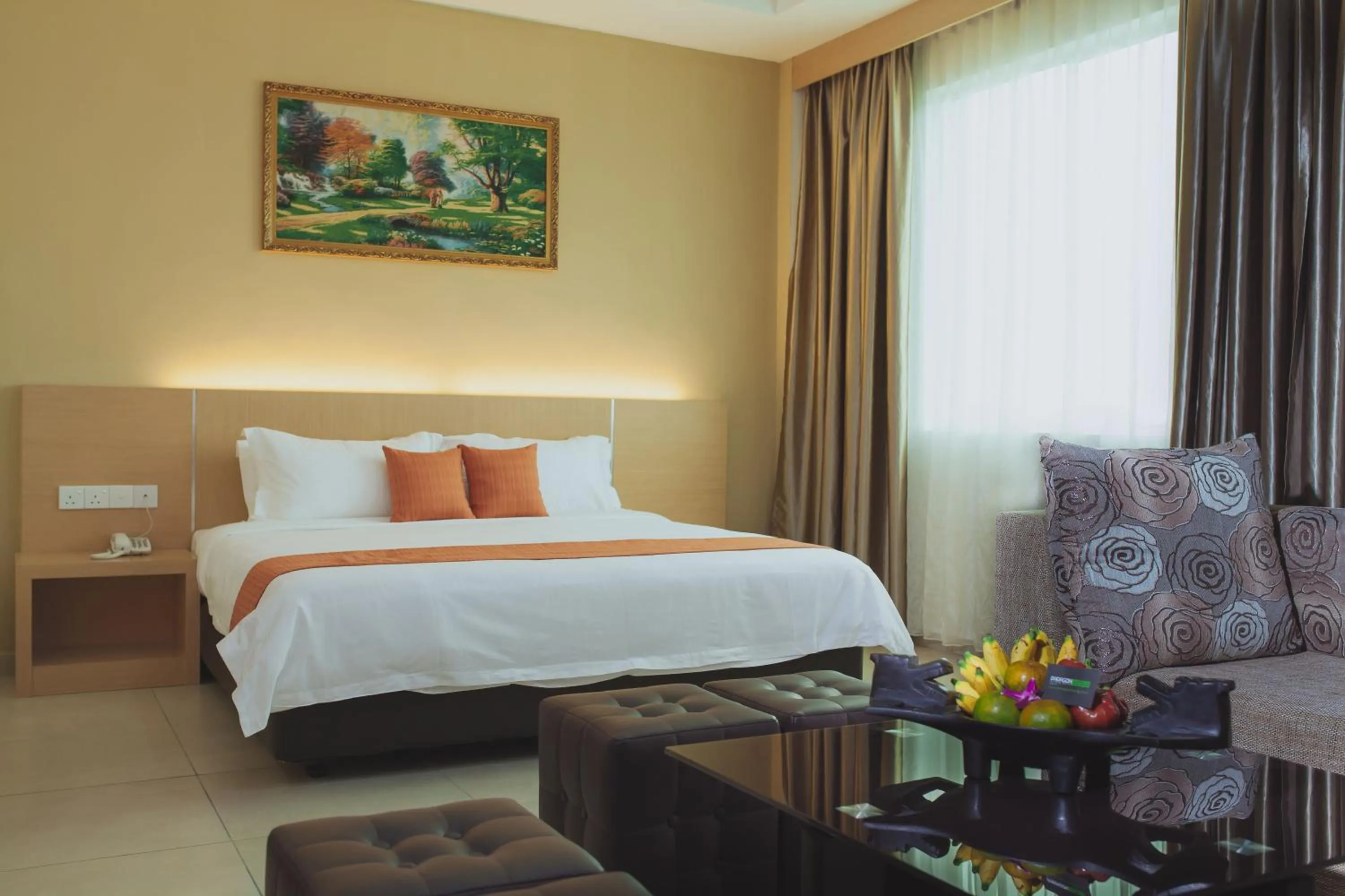 Bedroom, Bed in Paragon Lutong Hotel