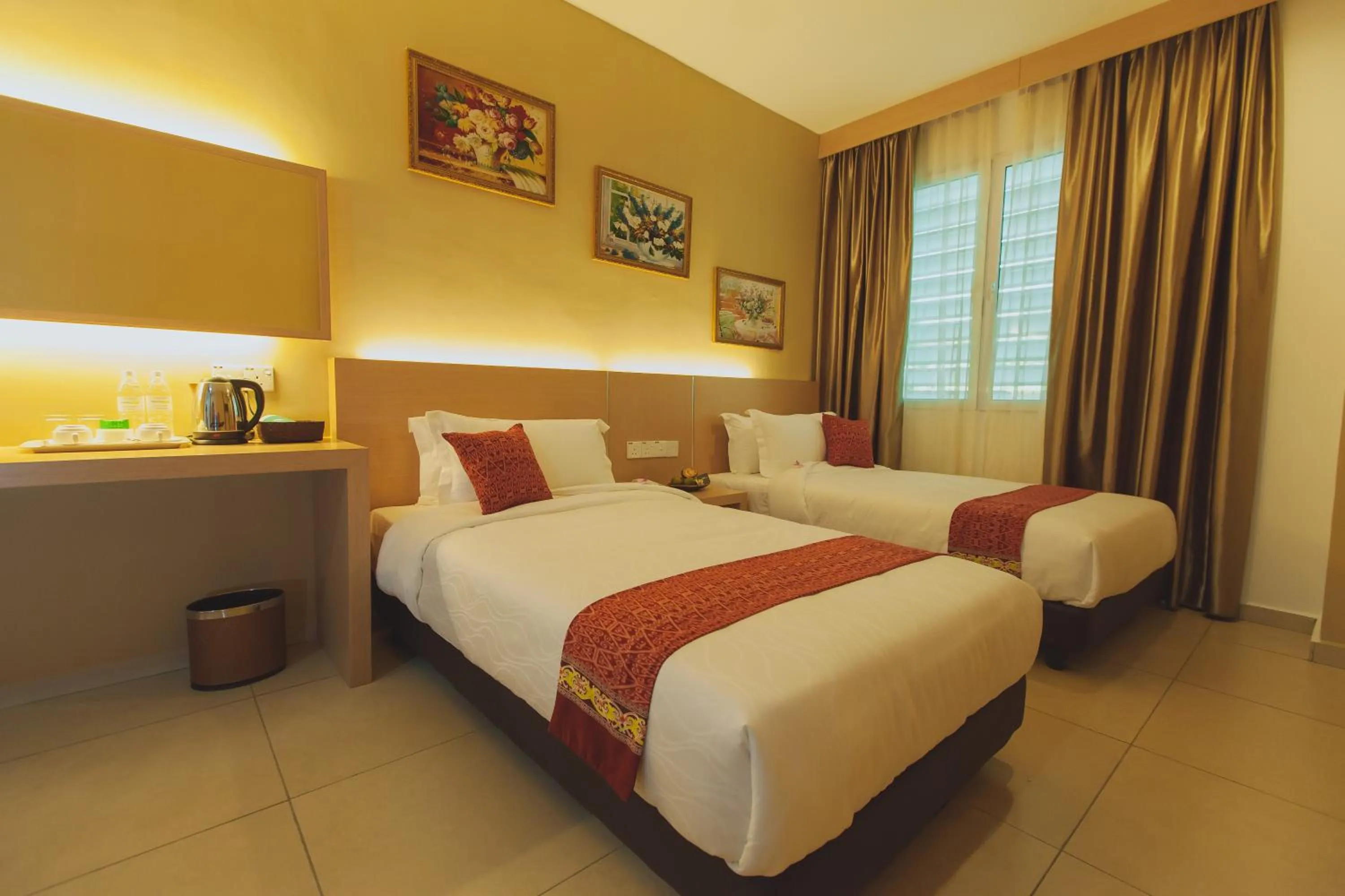 Bedroom, Bed in Paragon Lutong Hotel