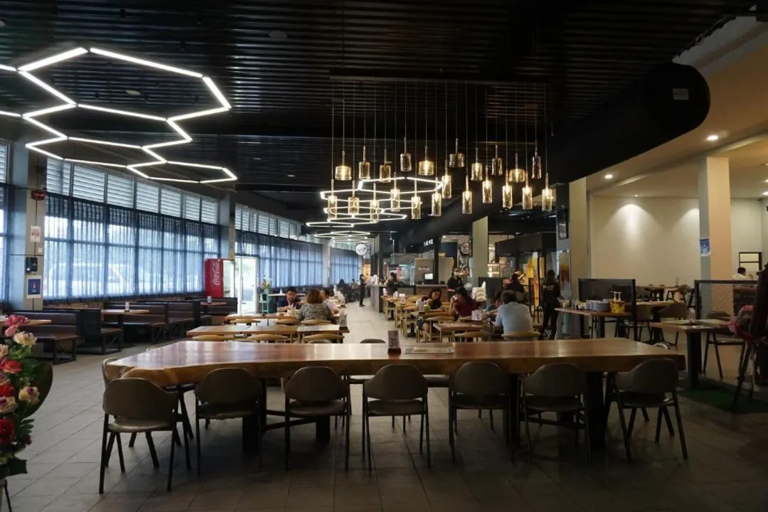 Food and drinks in Paragon Lutong Hotel