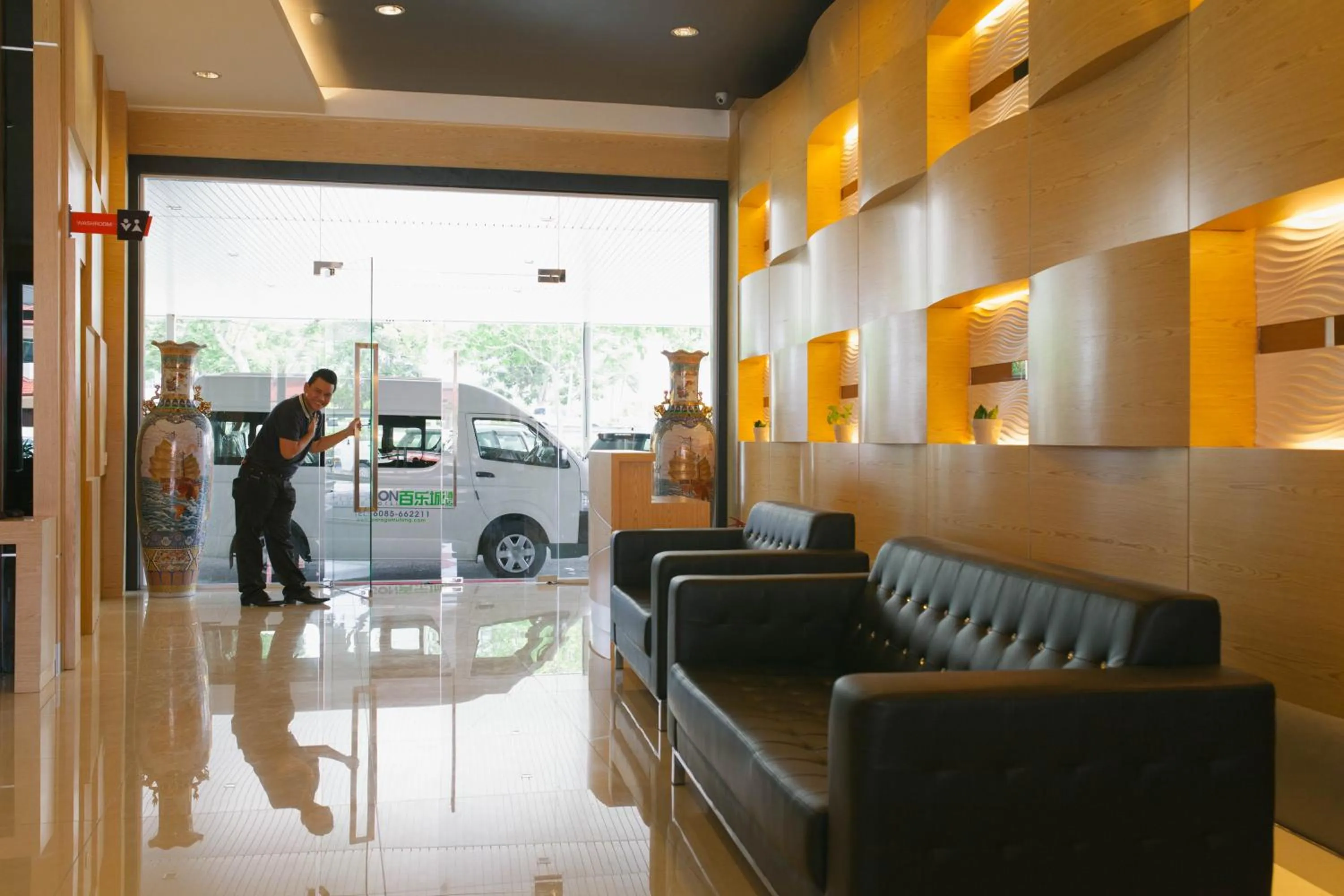 Lobby or reception in Paragon Lutong Hotel