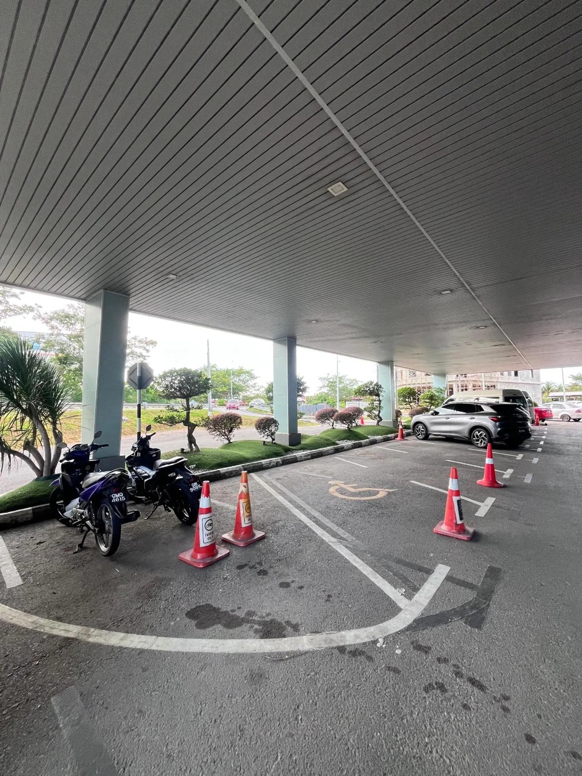 Parking in Paragon Lutong Hotel