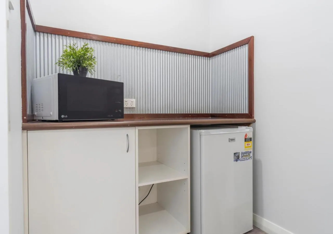 Kitchen or kitchenette in Kimberley Croc Motel
