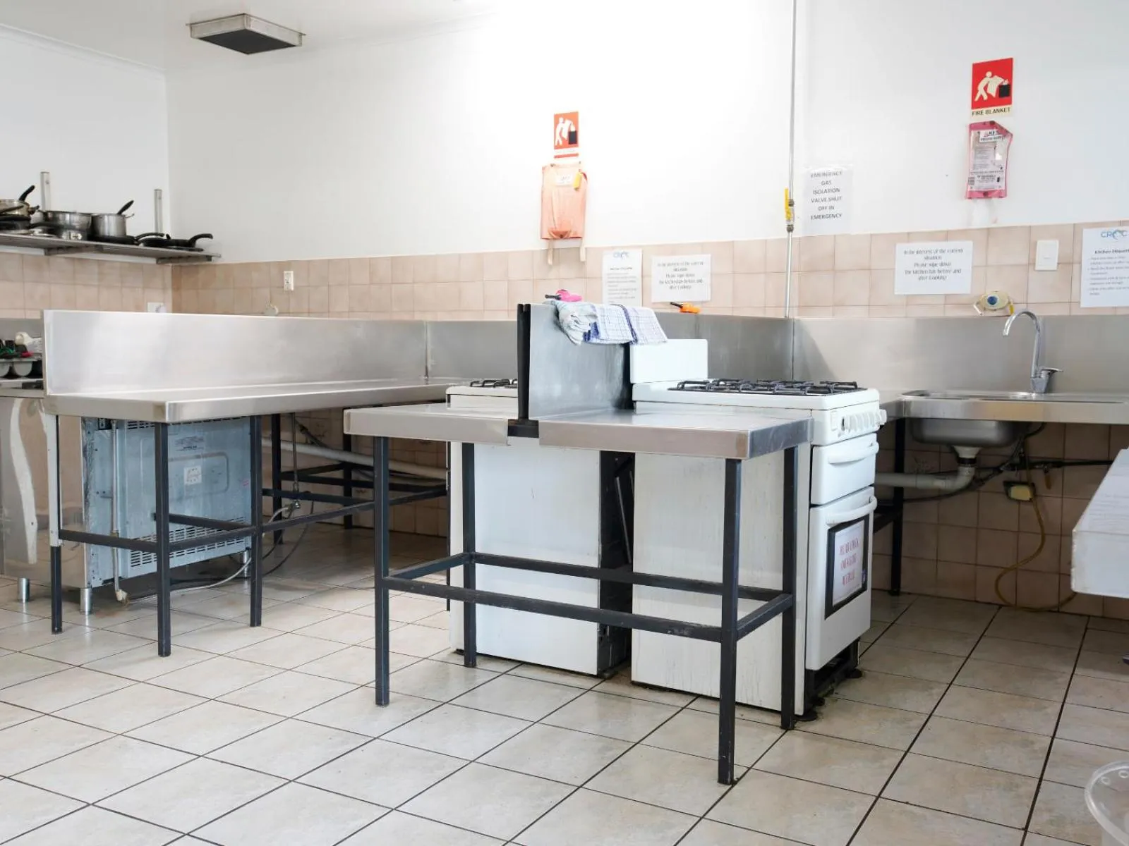 Kitchen or kitchenette in Kimberley Croc Motel
