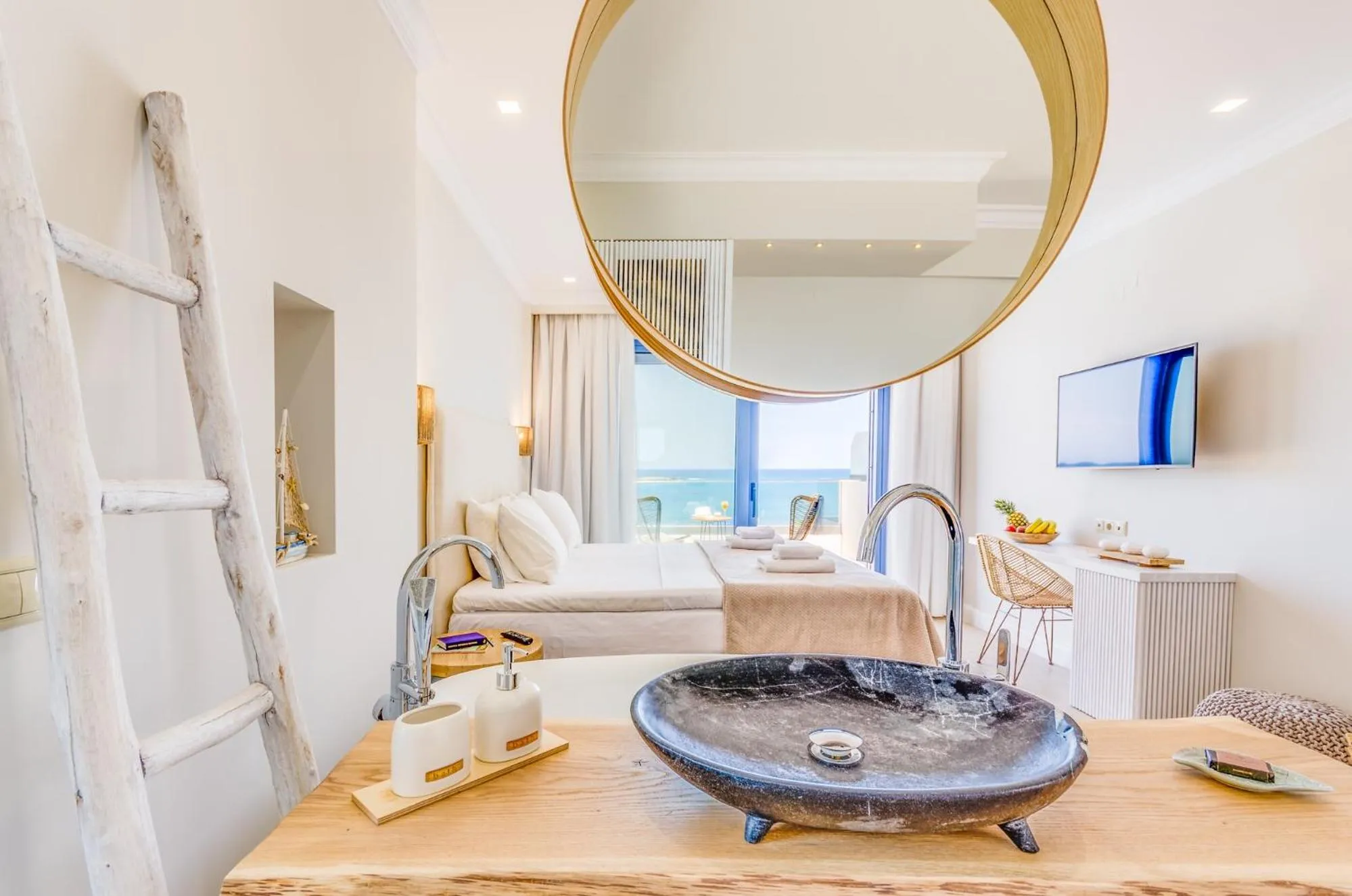 Superior Suite with Sea View in Pyrgos Blue