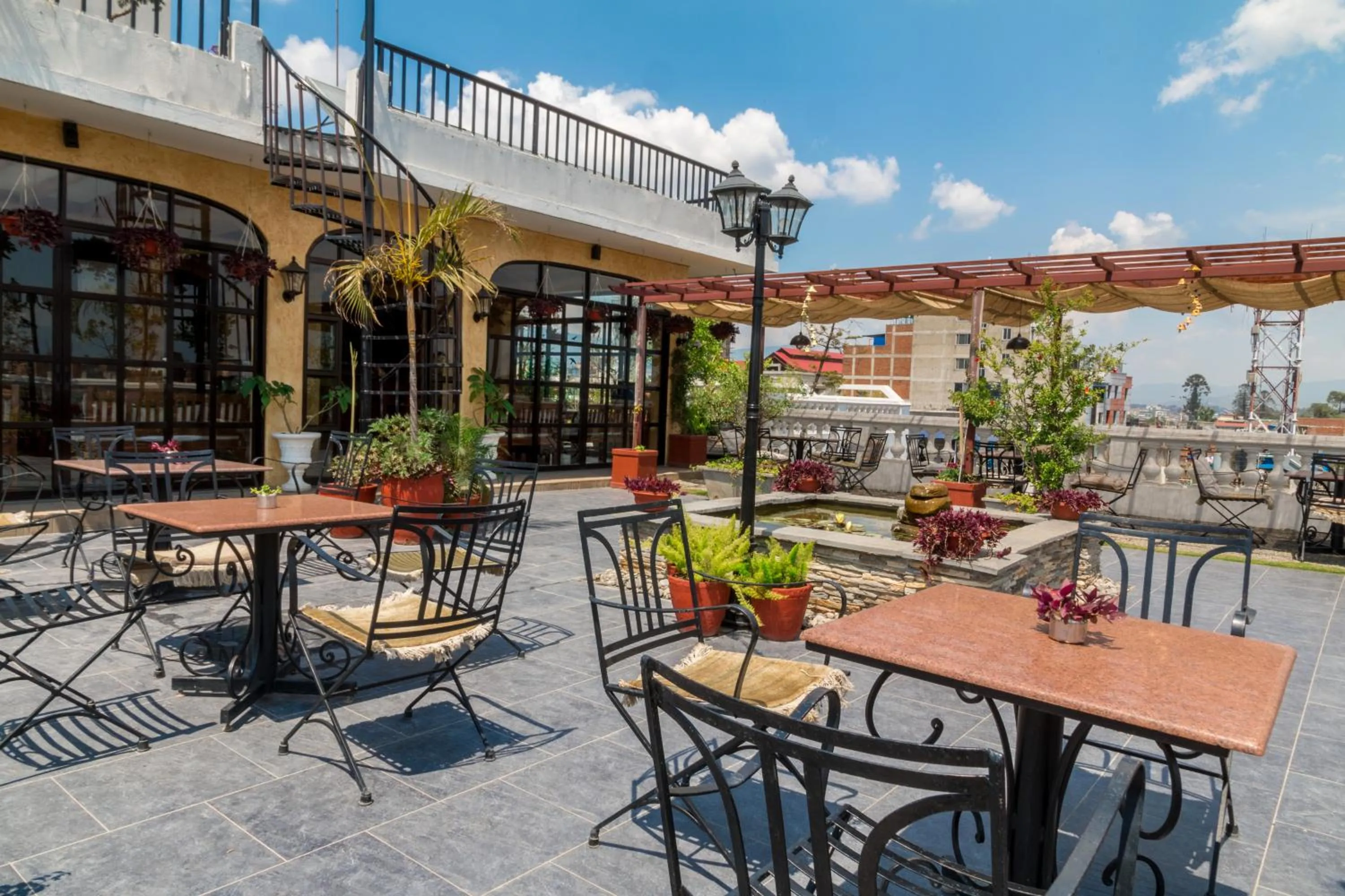 Restaurant/places to eat in Hotel Excelsior