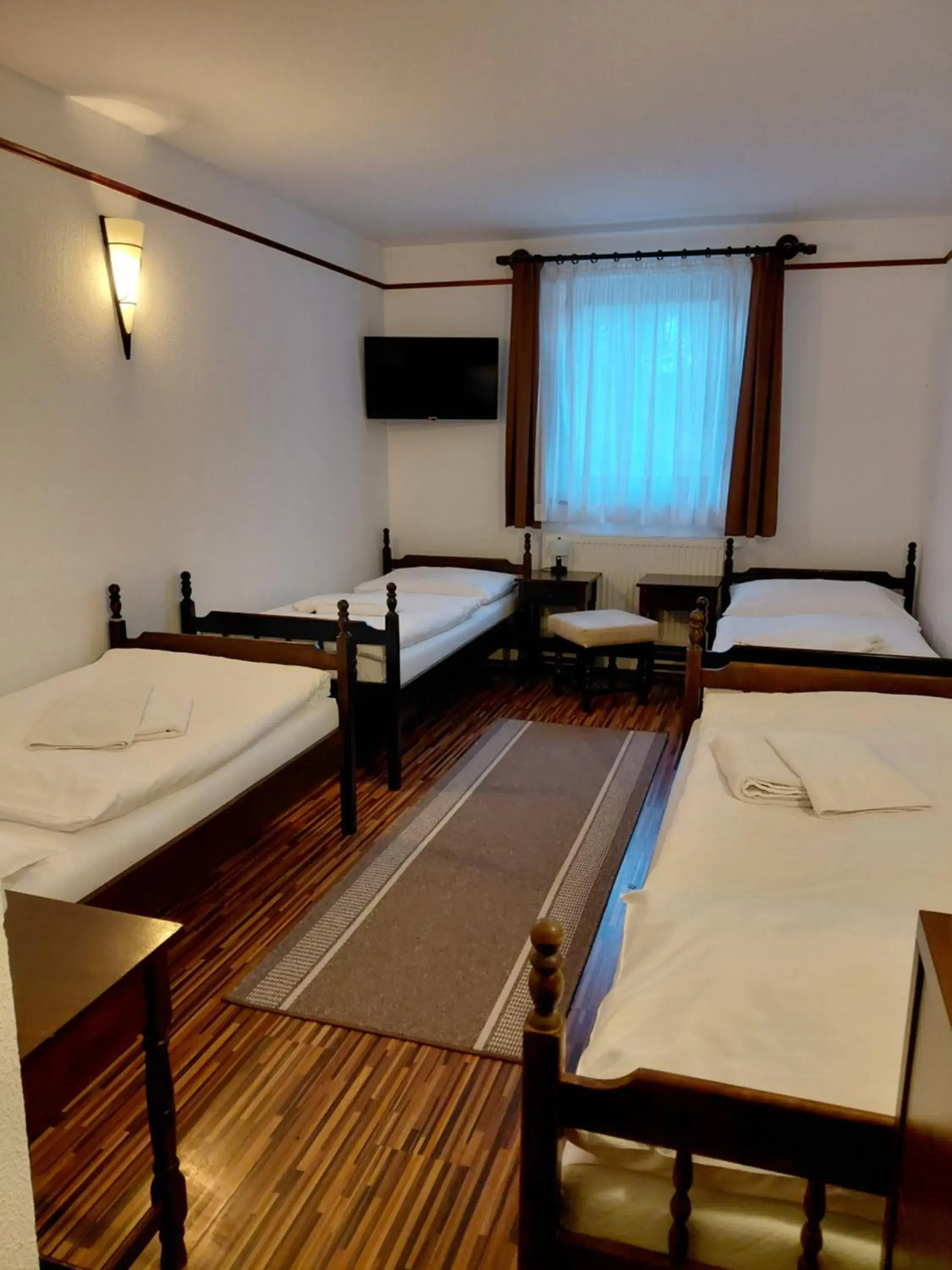 Twin Room with Extra Bed in Motel M Twin Room with Extra Bed in Motel M