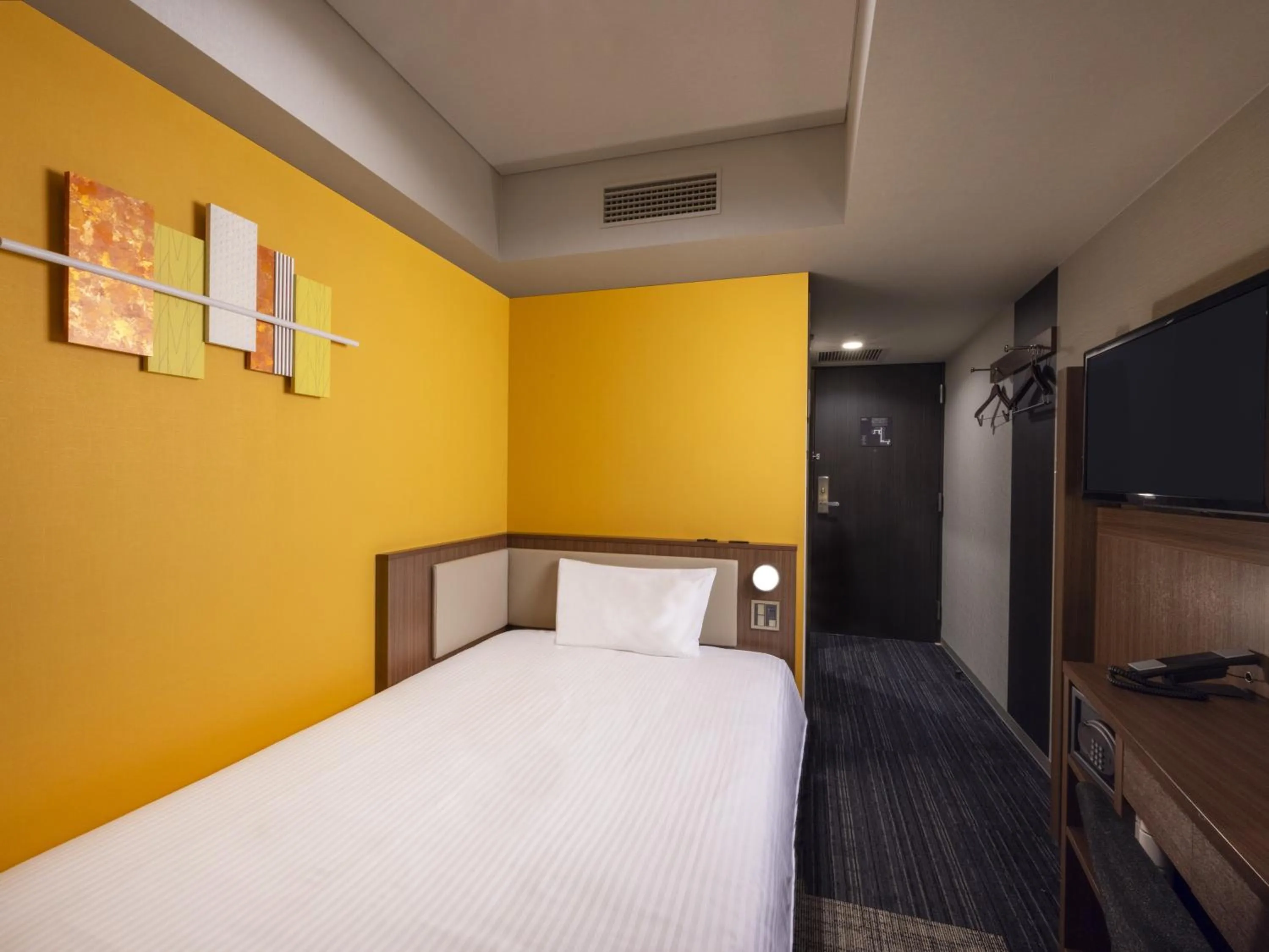 Bed in ibis Styles Kyoto Shijo