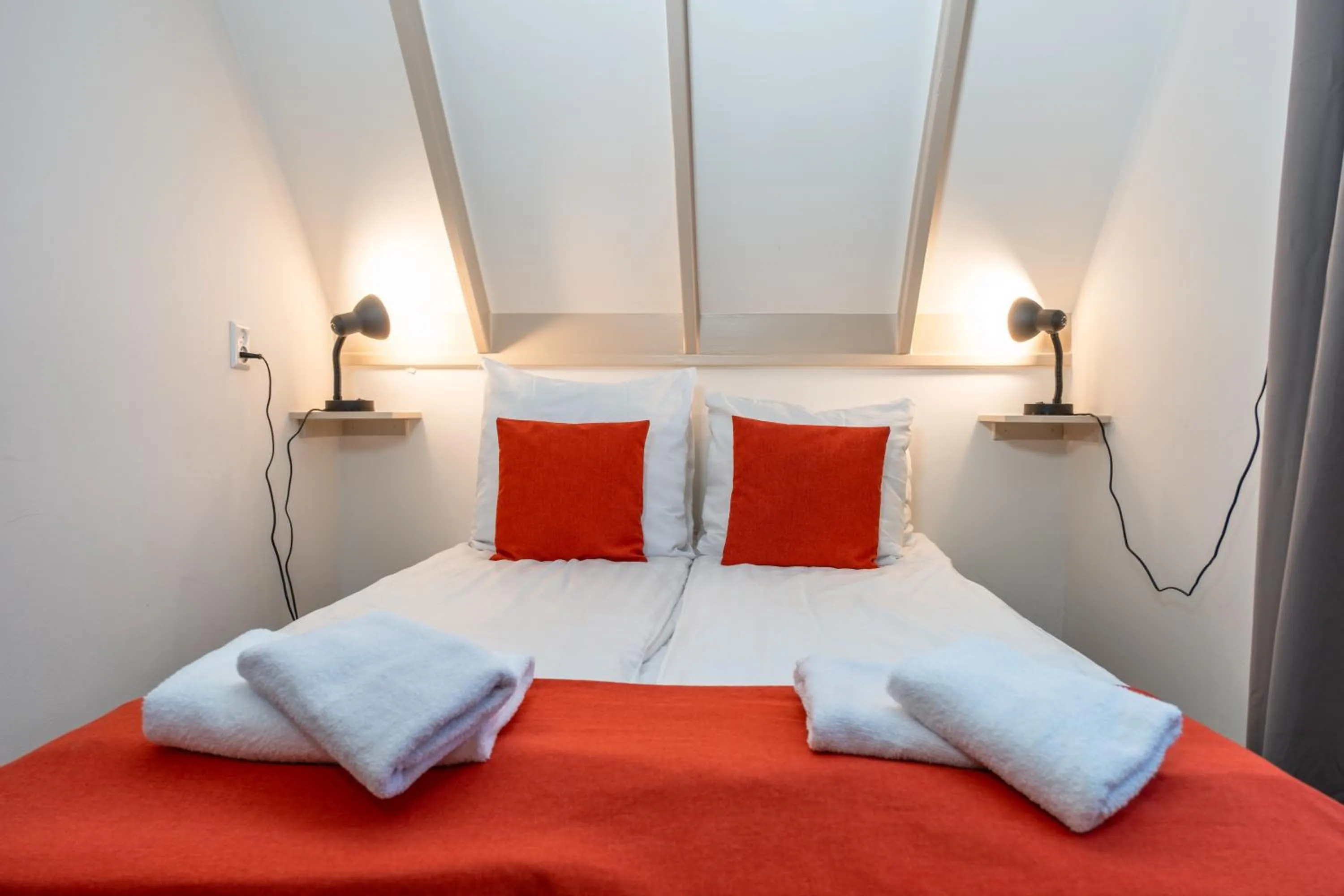 Bed in Hotel - Cafe De Harmonie