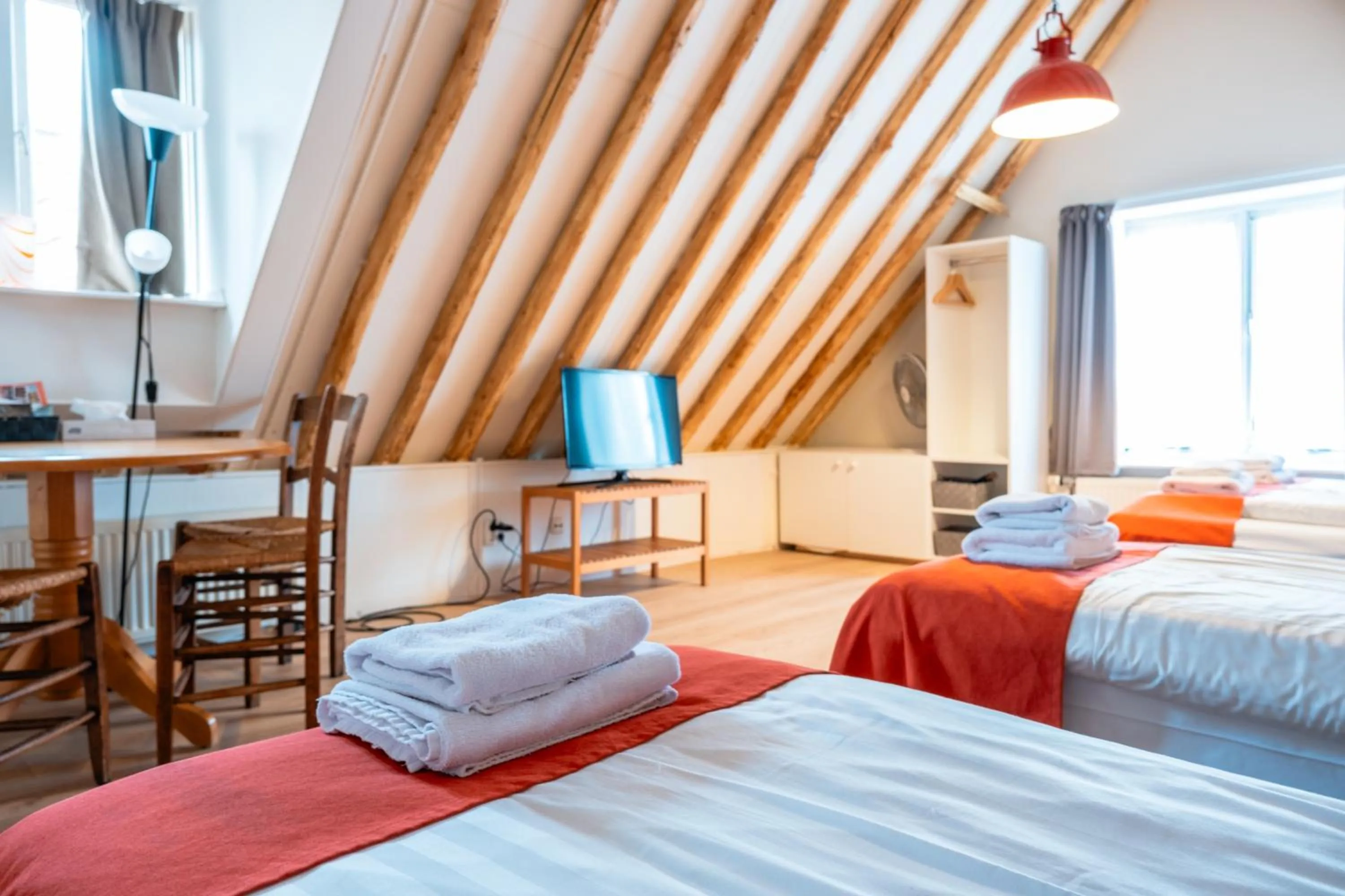 Bed in Hotel - Cafe De Harmonie